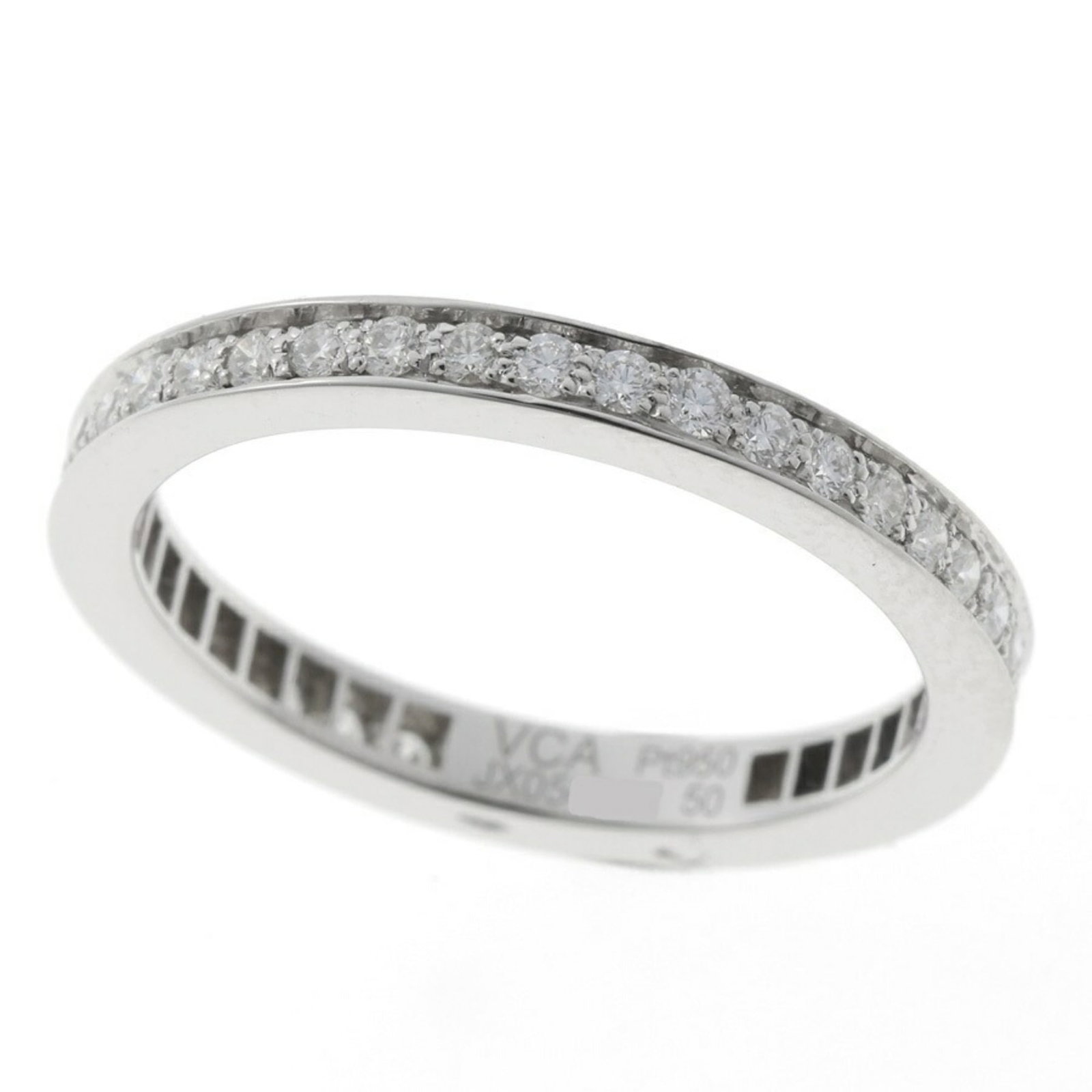 Band platinum ring van cleef arpels: Band platinum ring van cleef arpels Platinum band ring from Van Cleef & Arpels, featuring a sleek and modern design. Made from high-quality platinum (950), this ring boasts a luxurious feel and a subt