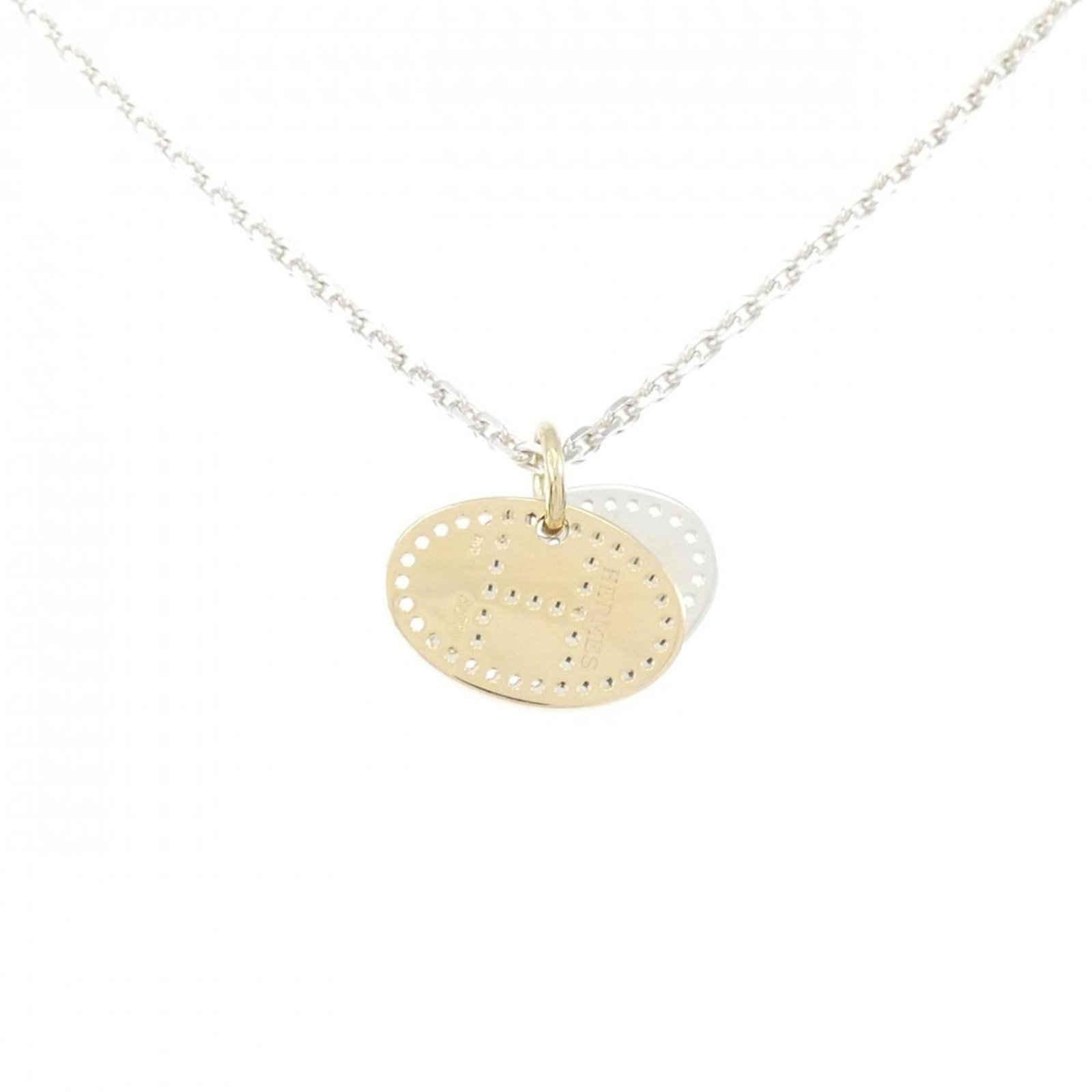 Hermes 750Yg Necklace 925: Hermes 750Yg Necklace 925 Silver and yellow gold 18K pendant on a 40cm chain, bearing the distinctive Hermes logo. The necklace features a classic design with a subtle touch of luxury. In excellent co