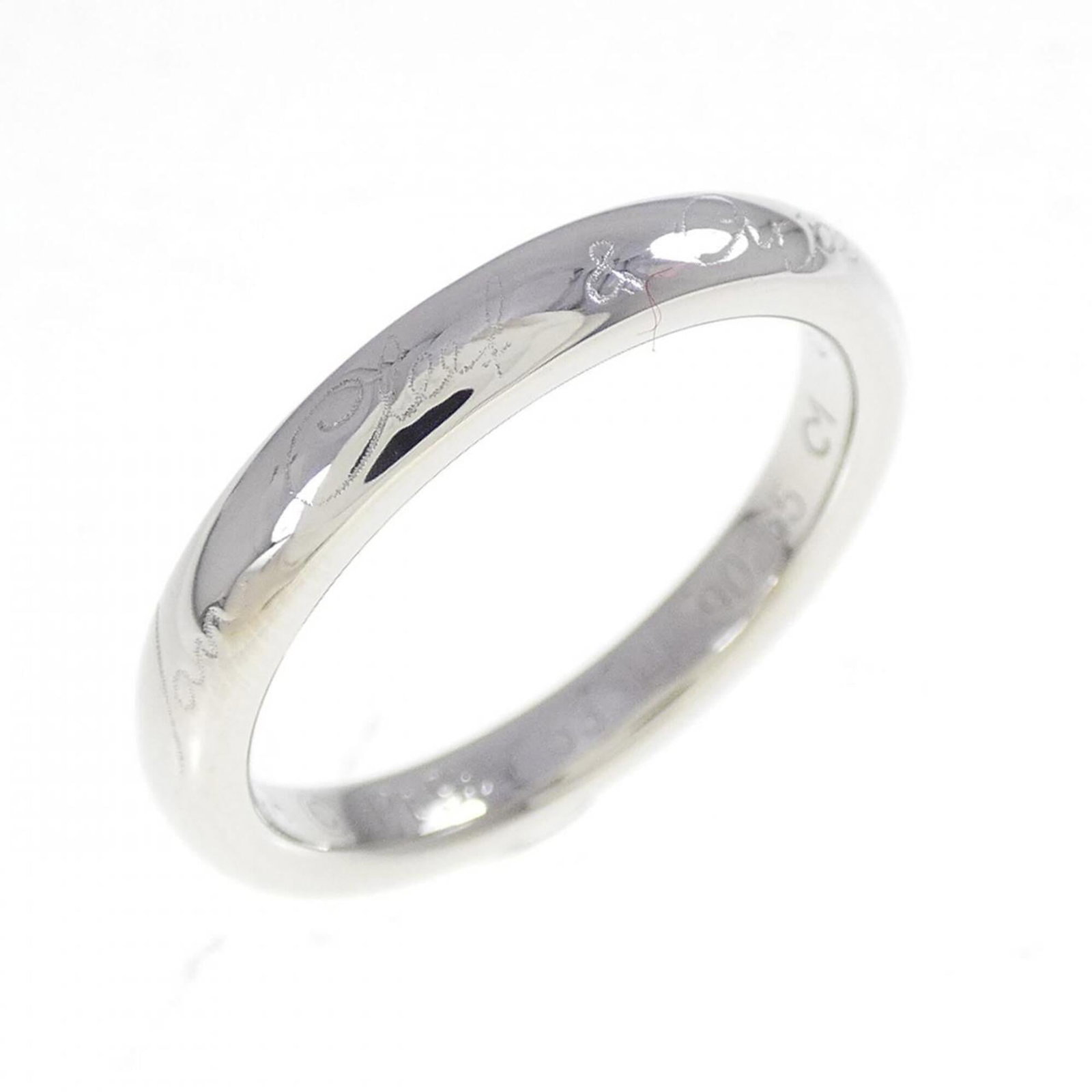 Band platinum ring van cleef arpels: Band platinum ring van cleef arpels Van Cleef & Arpels platinum band ring in excellent condition, featuring a striking design with subtle traces of usage and minor scratches. This beautiful piece show