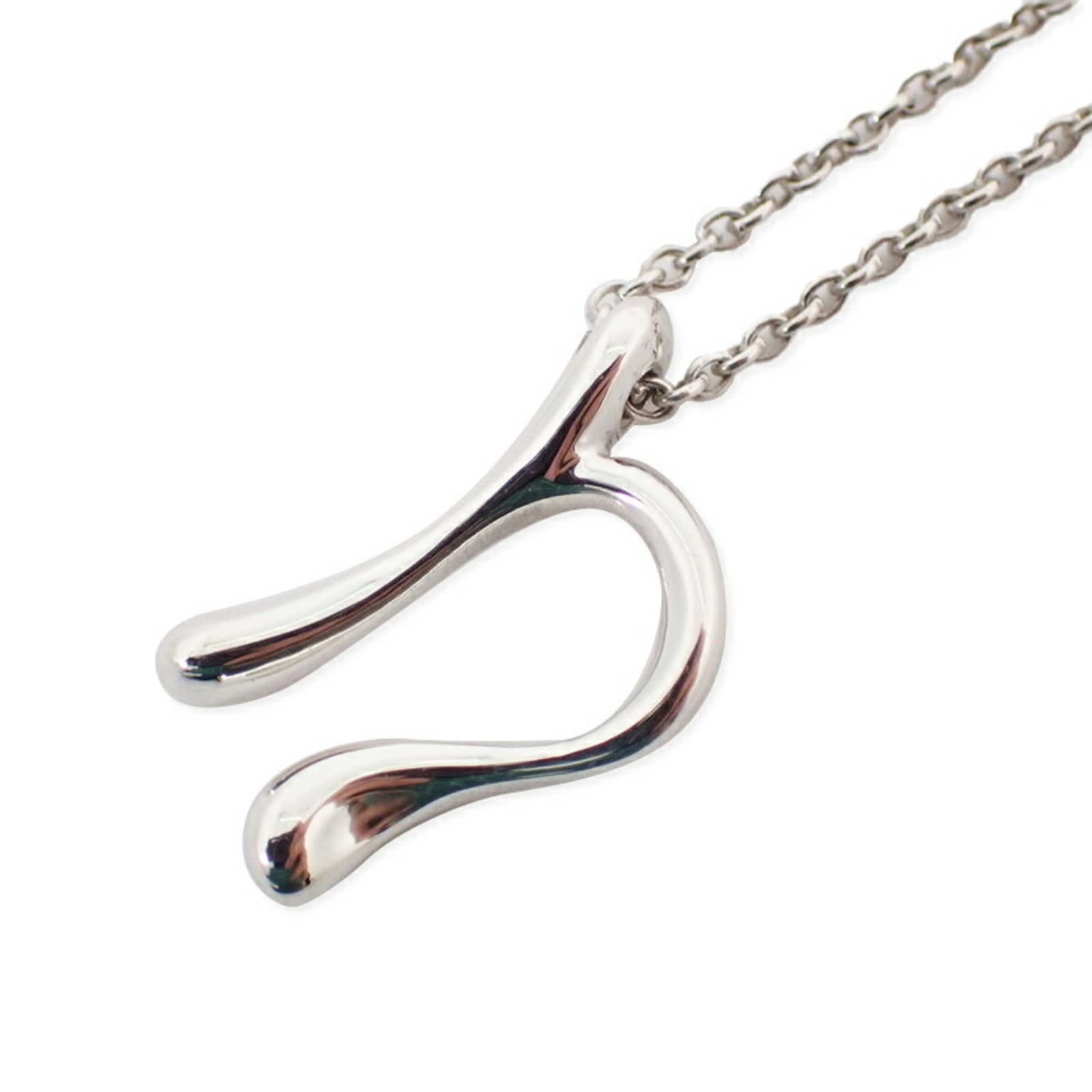 Pendant Initial N 925 Tiffany: Pendant Initial N 925 Tiffany Sterling silver pendant in the iconic Tiffany style, featuring an elegant initial 'N'. The necklace type pendant measures 13mm x 9.5mm and comes with a 39.5 cm sterling