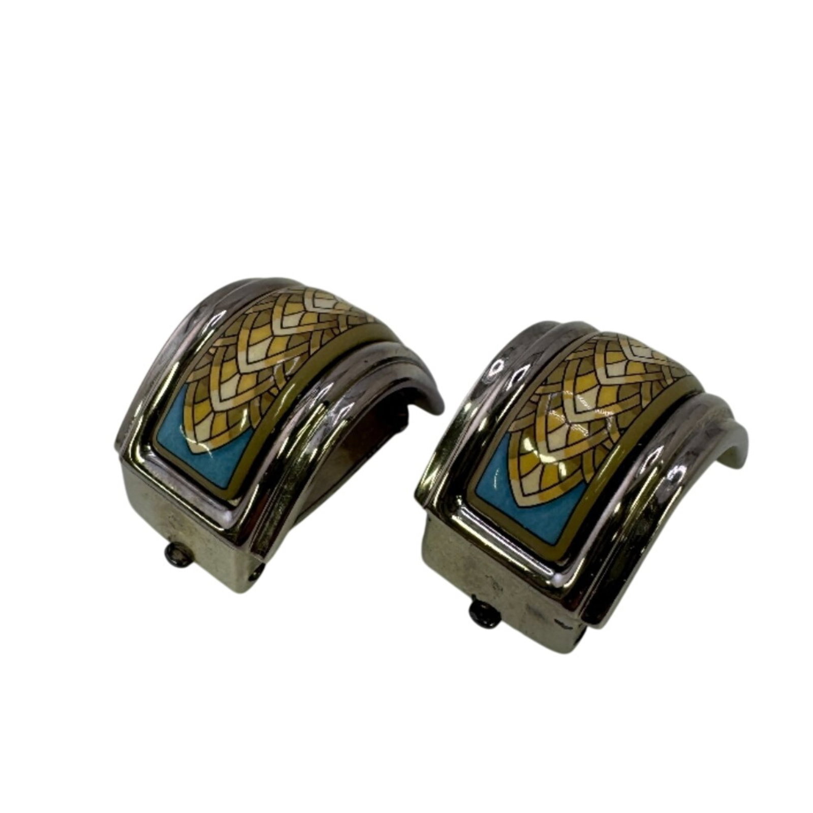 Metal Clip Hermes Earrings: Metal Clip Hermes Earrings Silver Metal Clip Hermes Earrings with Traces of Usage. These clip earrings feature a classic design, measuring 20mm x 14mm in size. They show signs of previous use, includi