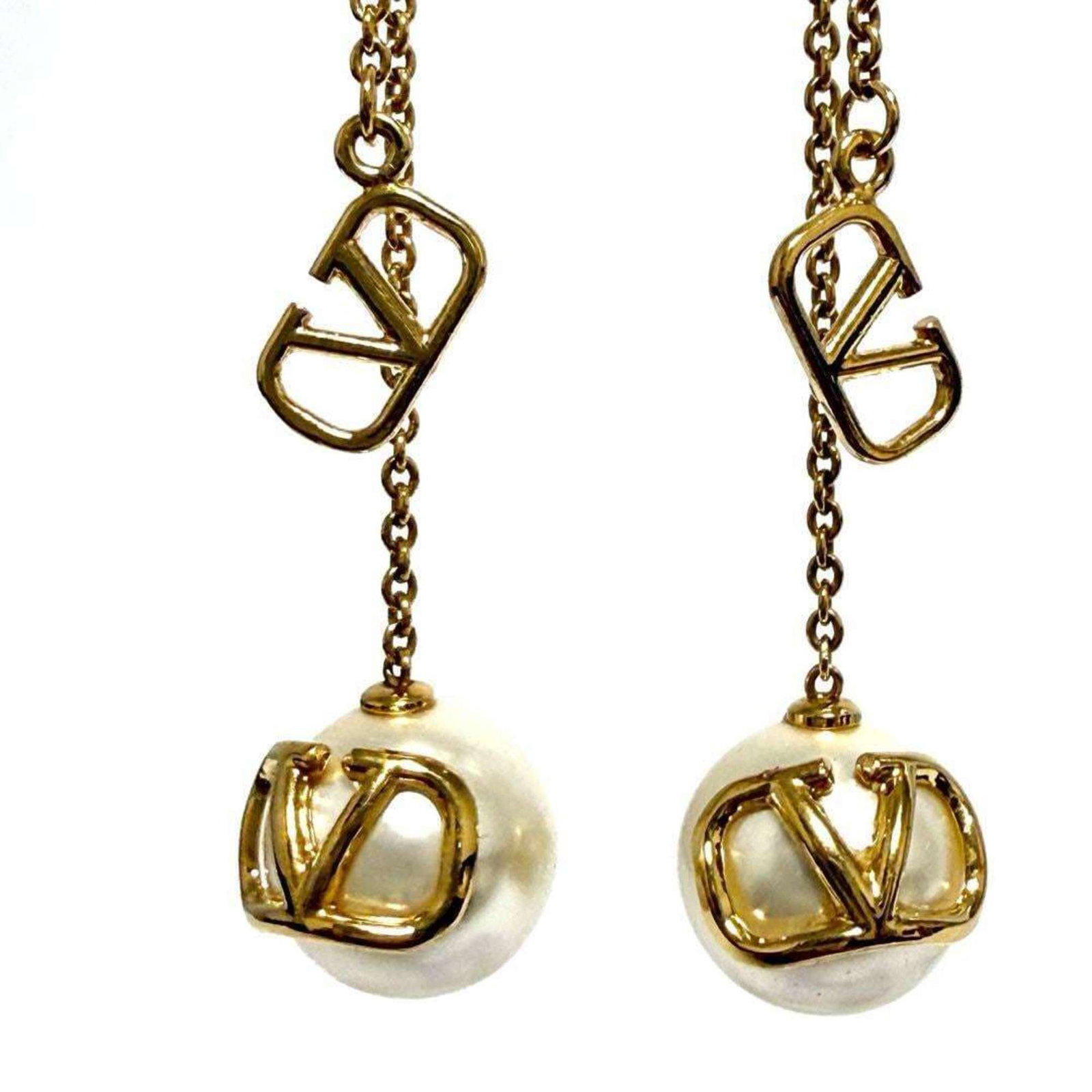 Metal Valentino Drop Earrings: Metal Valentino Drop Earrings Metal Valentino Drop Earrings are in very good condition, with a few traces of usage and some minor scratches/dirt. The earrings feature metal construction and bear a