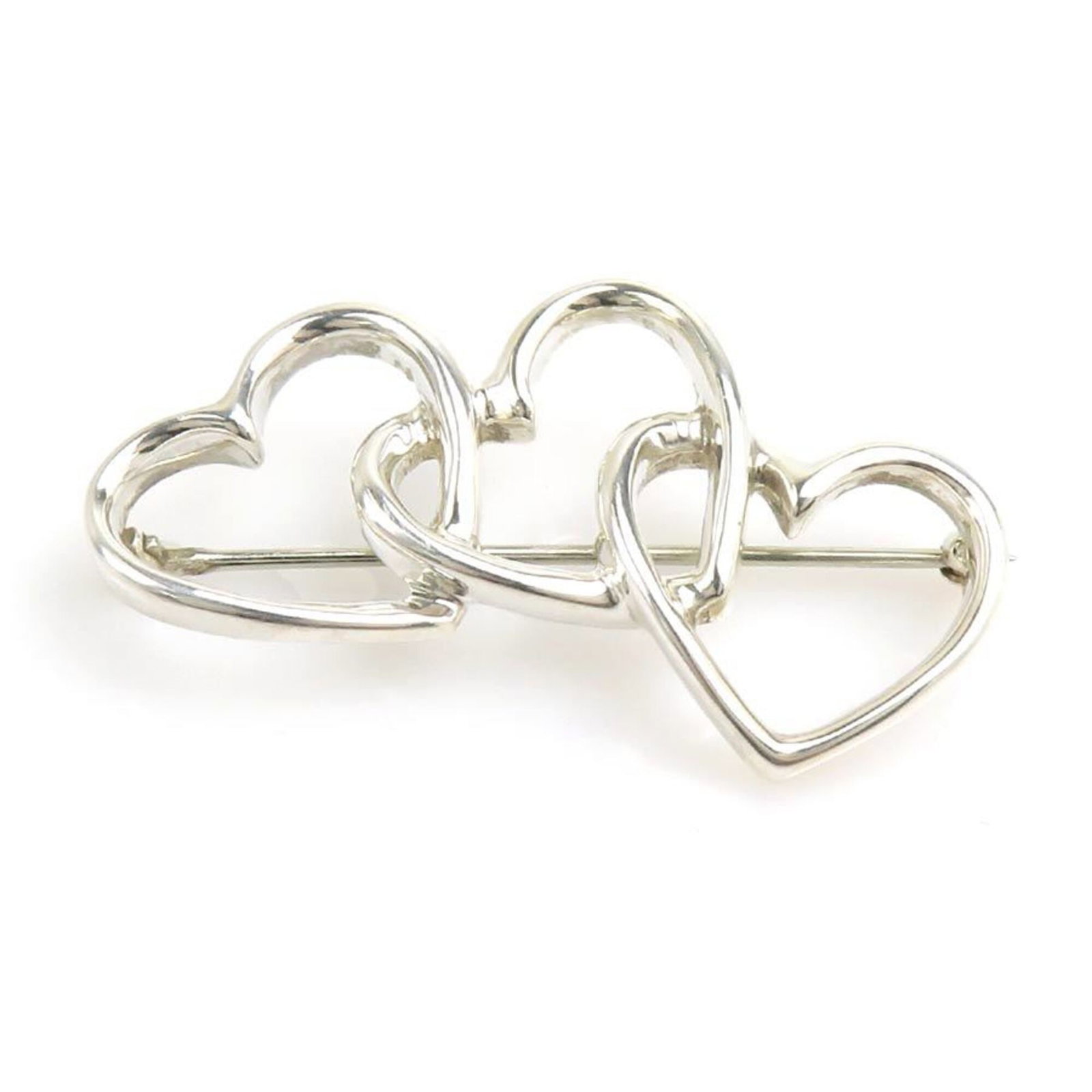 Tiffany silver brooch 925: Tiffany silver brooch 925 Tiffany silver brooch 925, featuring a beautiful design in sterling silver. The brooch measures 1.8cm x 4.3cm and bears traces of usage with minor scratches and dirt. In