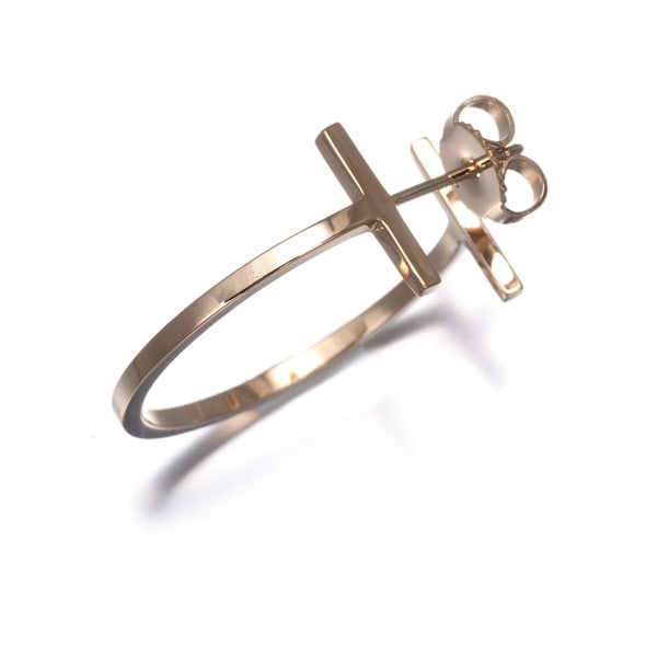 Tiffany Co Medium Single Rose Gold 750 18K Wire Hoop: Tiffany Co Medium Single Rose Gold 750 18K Wire Hoop Tiffany & Co.'s Medium Single Rose Gold 750 18K Wire Hoop earring boasts understated elegance, its sleek design crafted from high-quality rose gold
