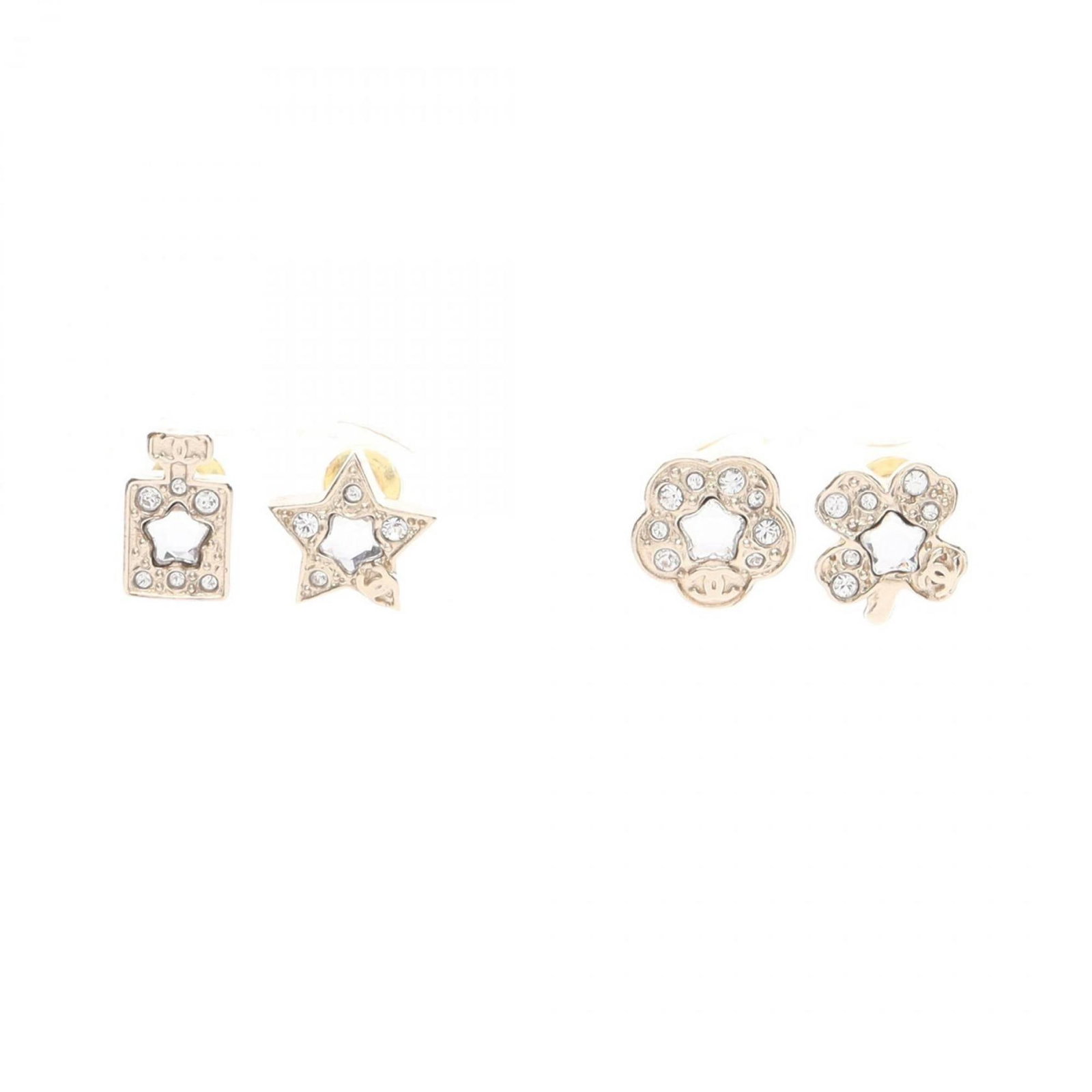 Chanel Stud Earrings Gold Plating: Chanel Stud Earrings Gold Plating Gold-plated Chanel stud earrings with a subtle elegance, featuring the iconic interlocking CC logo. Made from durable gold plating, these earrings showcase a refined 