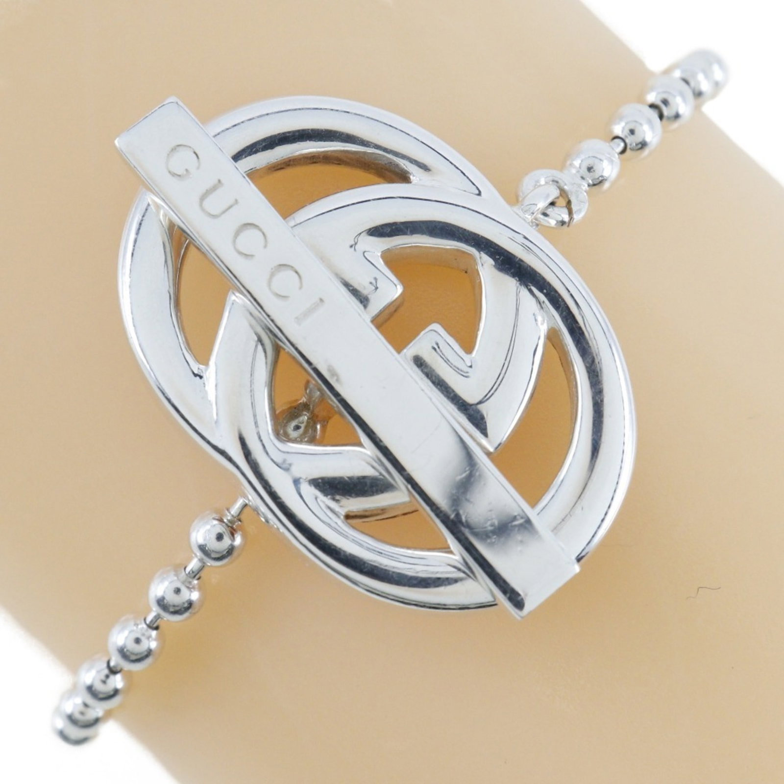Gucci Charm Bracelet Silver 925: Gucci Charm Bracelet Silver 925 Silver 925 Gucci Charm Bracelet with Red Color, Available in Unisex Style. This used charm bracelet features a silver 925 material and measures 16cm / 6.29'' in