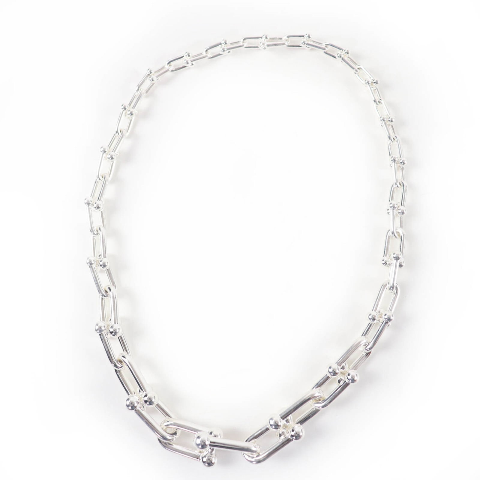Tiffany&Co. Tiffany Hardwear Graduated Link Necklace Ag925 Silver Weight 103.83G Women'S/ Men'S: Tiffany&Co. Tiffany Hardwear Graduated Link Necklace Ag925 Silver Weight 103.83G Women'S/ Men'S Tiffany&Co. Tiffany Hardwear Graduated Link Necklace in sterling silver (925) boasts a sleek, modern