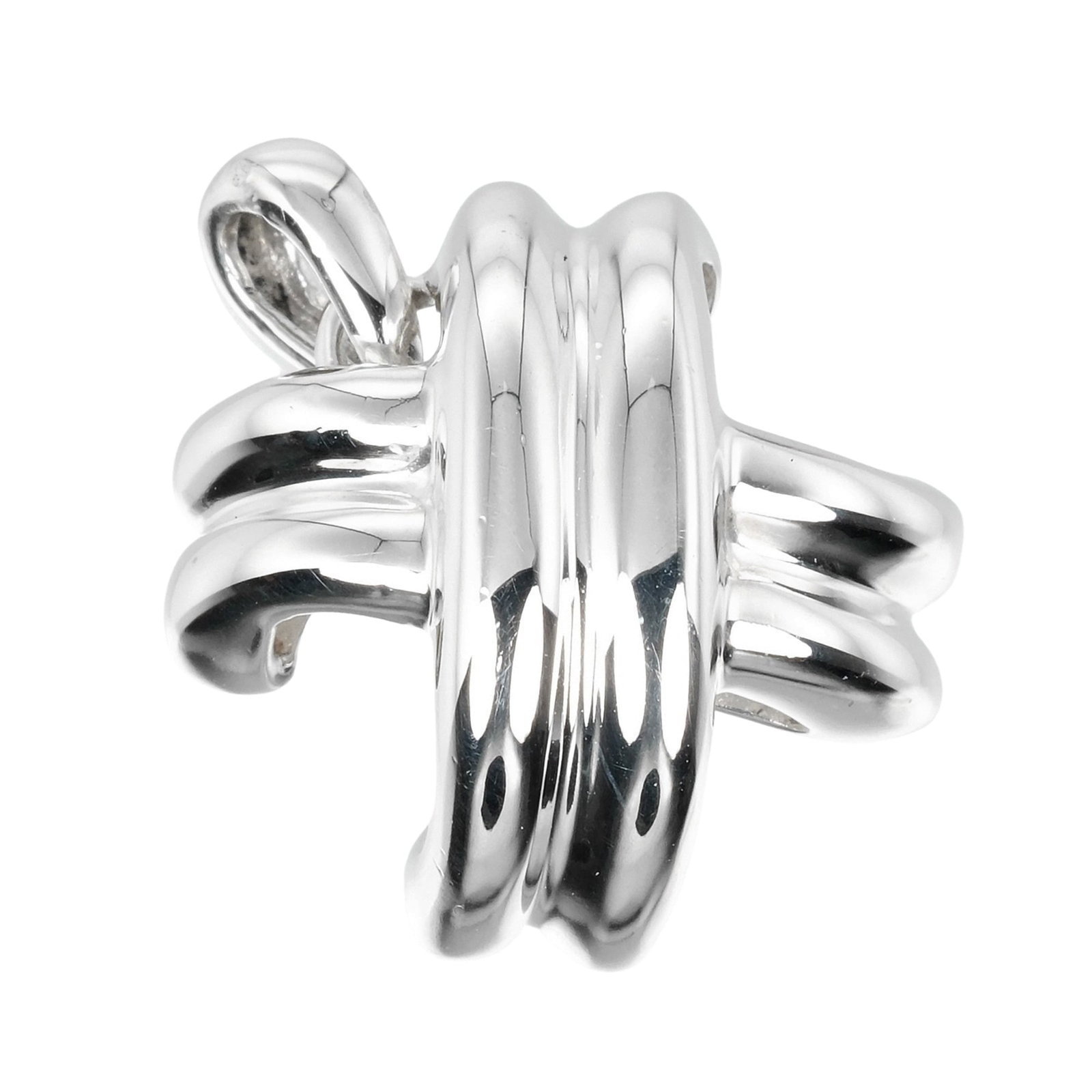 Pendant Silver 925 Approx I141924048 Signature Tiffany Co: Pendant Silver 925 Approx I141924048 Signature Tiffany Co Silver Tiffany Co. Pendant, Signed.This sterling silver pendant from Tiffany & Co. bears a signature and features a classic design. Made from 