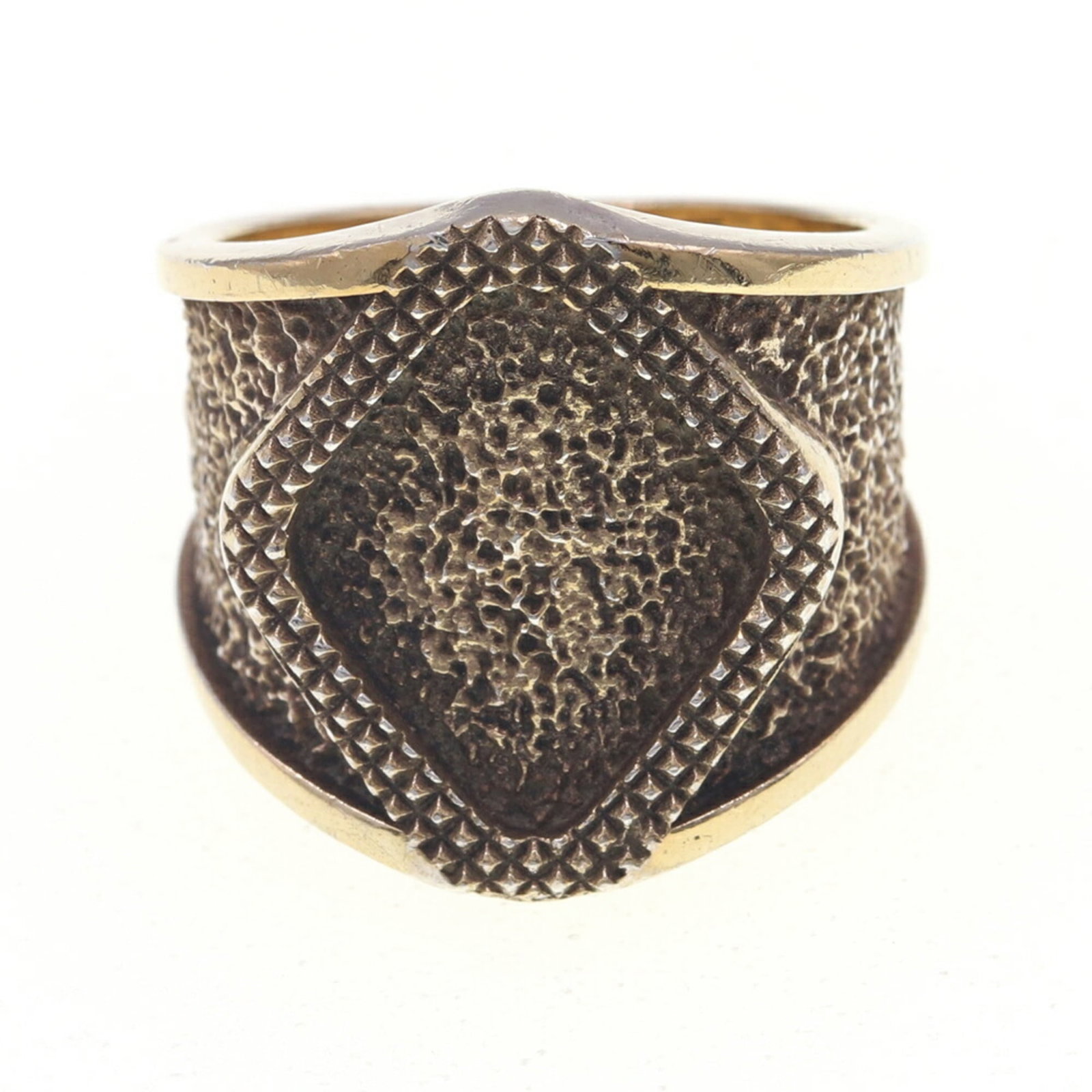 Bottega Veneta Band Ring Sterling Silver 925: Bottega Veneta Band Ring Sterling Silver 925 Sterling silver band ring from Bottega Veneta, featuring a sleek design with a subtle width of 21mm. The item bears traces of usage and shows minor