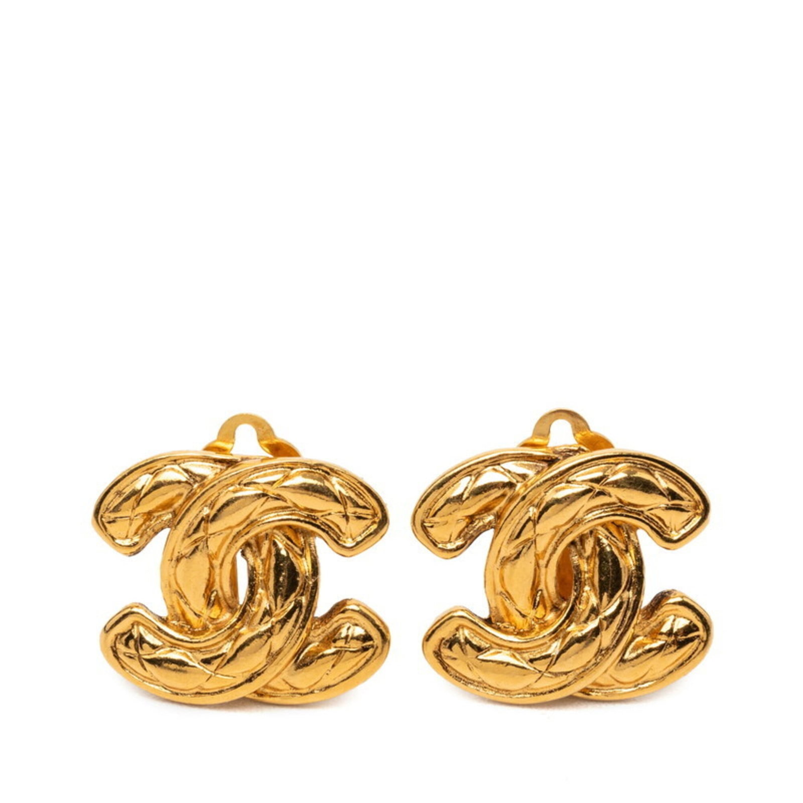 Chanel Clip Earrings: Chanel Clip Earrings Gold Chanel clip earrings with a subtle shine, bearing a few traces of usage and minor scratches. The intricate design remains intact despite some signs of wear, showcasing the ti