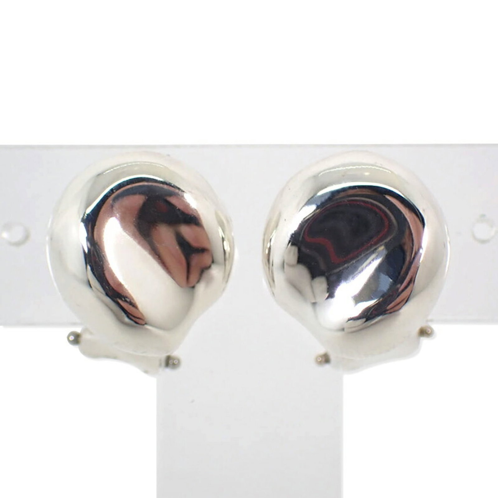 Silver Clip Earrings Tiffany Sterling 925: Silver Clip Earrings Tiffany Sterling 925 Sterling silver clip earrings from Tiffany Type feature a sleek design with a subtle clip attachment. Made from high-quality sterling silver (925), these