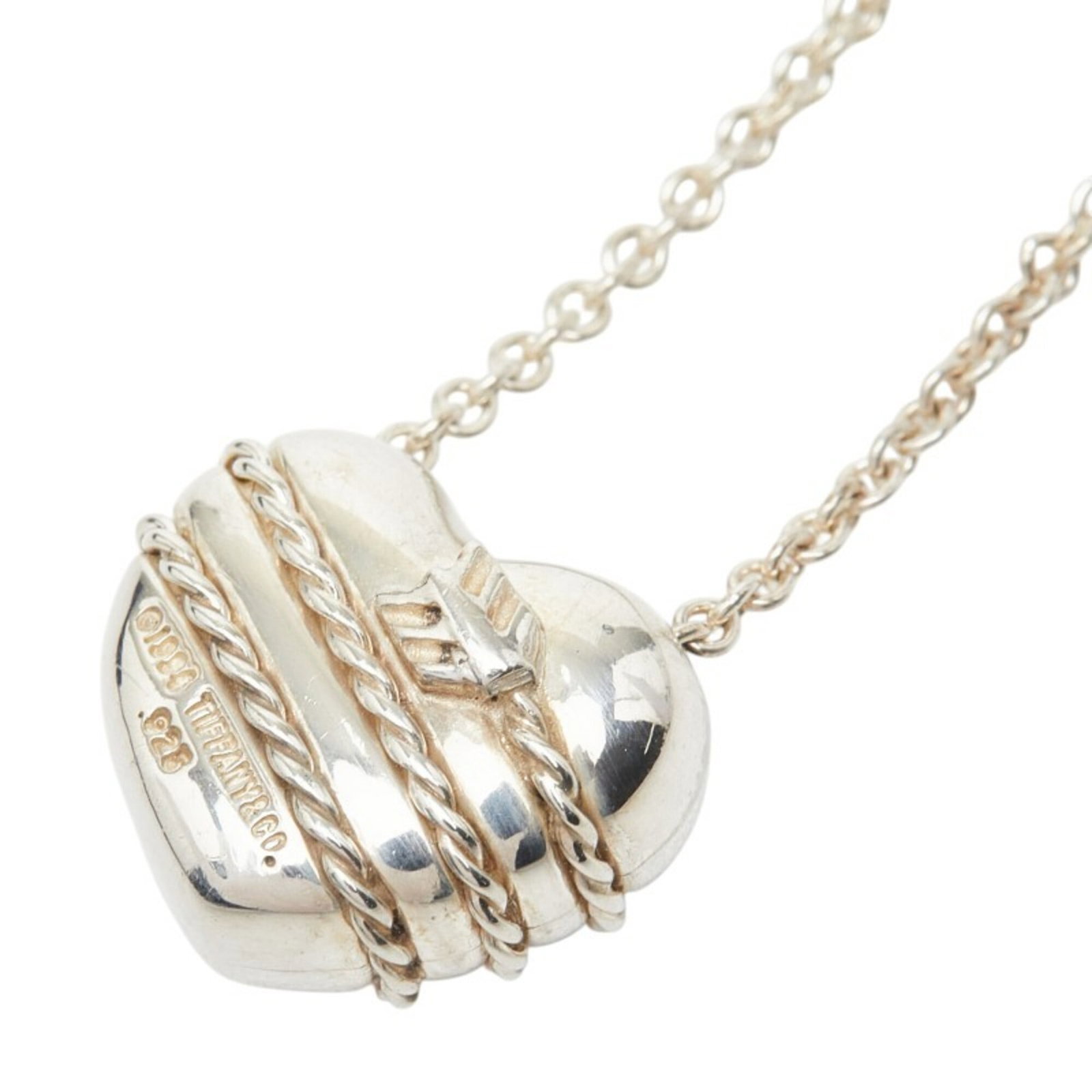 Tiffany & Co. Heart Arrow Vintage Pendant Necklace 1994 Sterling Silver (Sv925) Women'S.: Tiffany & Co. Heart Arrow Vintage Pendant Necklace 1994 Sterling Silver (Sv925) Women'S. Sterling silver pendant necklace featuring a vintage Tiffany & Co. Heart Arrow design, crafted in 1994. This