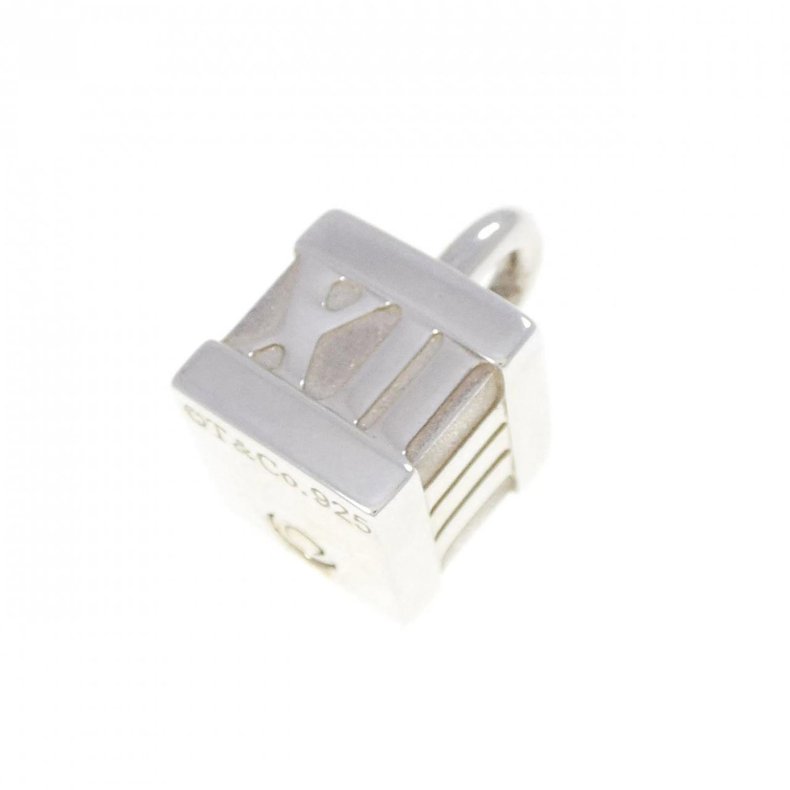 Pendant Lock Charm Atlas Cube Tiffany Co: Pendant Lock Charm Atlas Cube Tiffany Co Silver 925 Atlas Cube pendant from Tiffany & Co., featuring a classic design with a few traces of usage, some scratches and dirt visible. The pendant measures 
