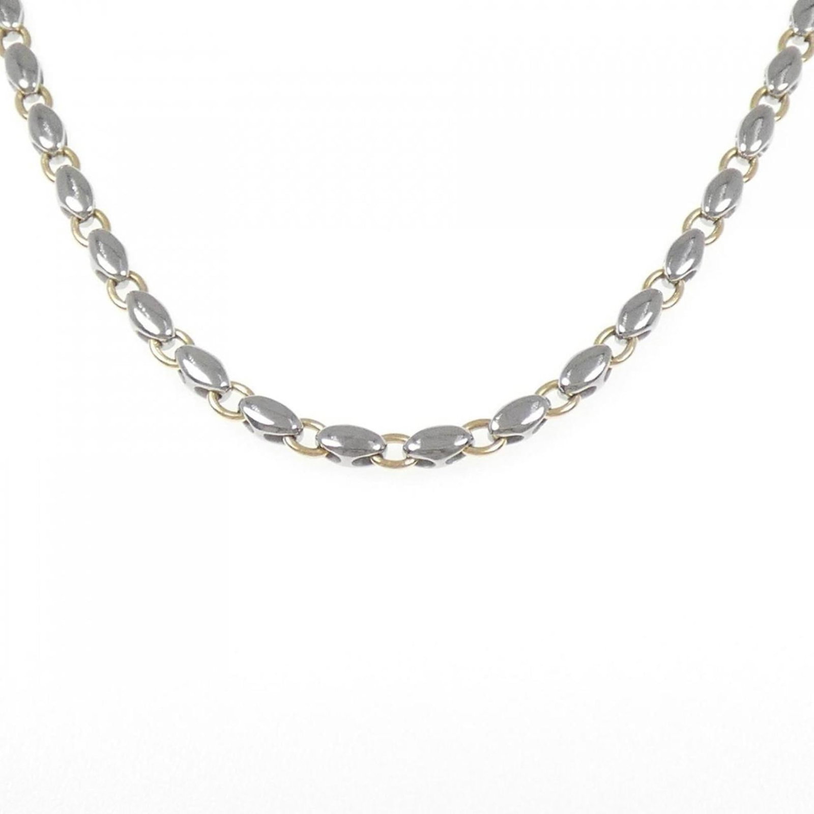 Bvlgari Bulgari 750Yg St Necklace: Bvlgari Bulgari 750Yg St Necklace Bvlgari Bulgari 750Yg St Necklace features an elegant design with stainless steel and yellow gold (18K) construction, offering a unique blend of style and