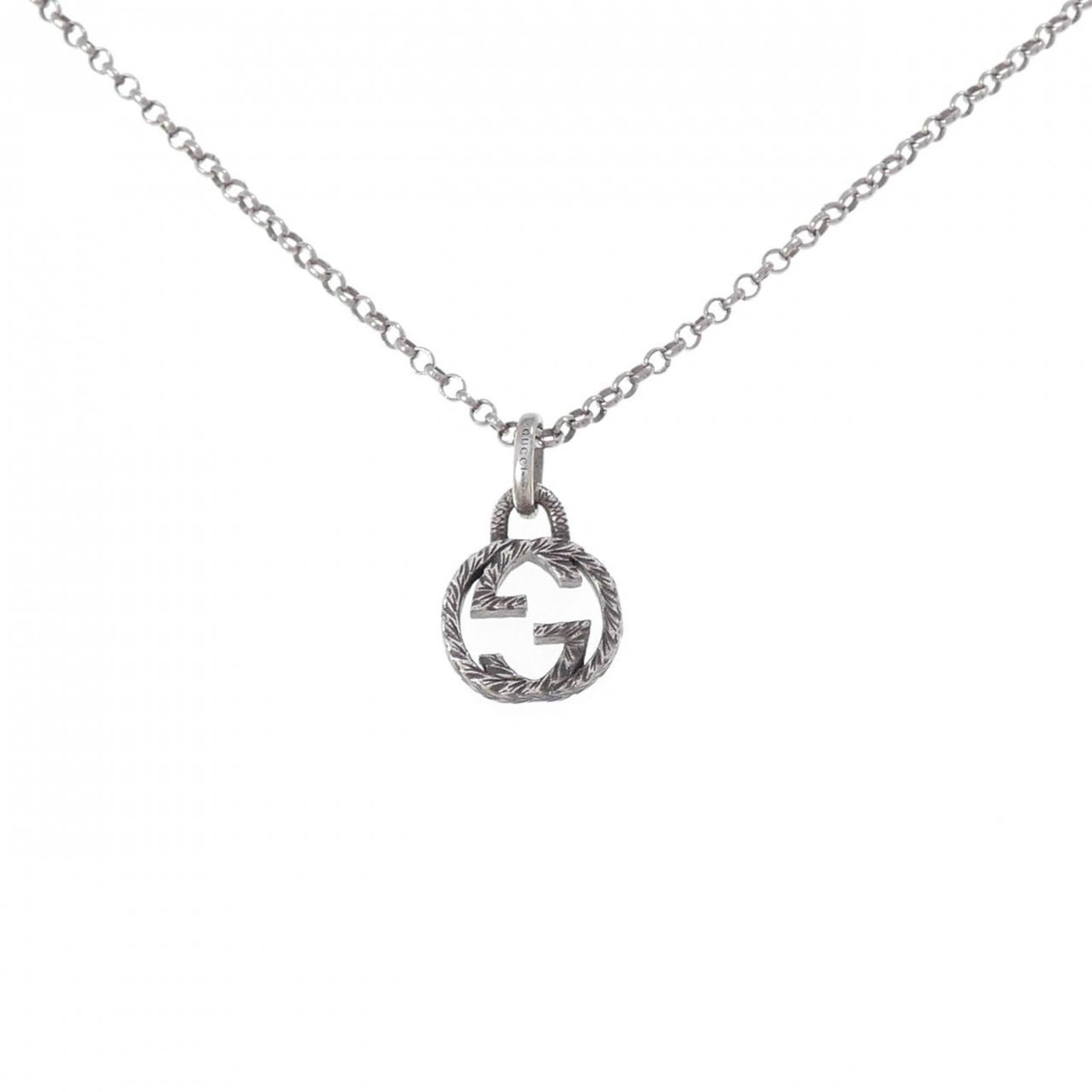 Interlocking G Necklace by Gucci: Interlocking G Necklace by Gucci Silver 925 interlocking G necklace by Gucci, featuring a pendant with dimensions 21.9mm x 13.1mm, suitable for neck circumferences ranging from 45 cm to 50 cm. The