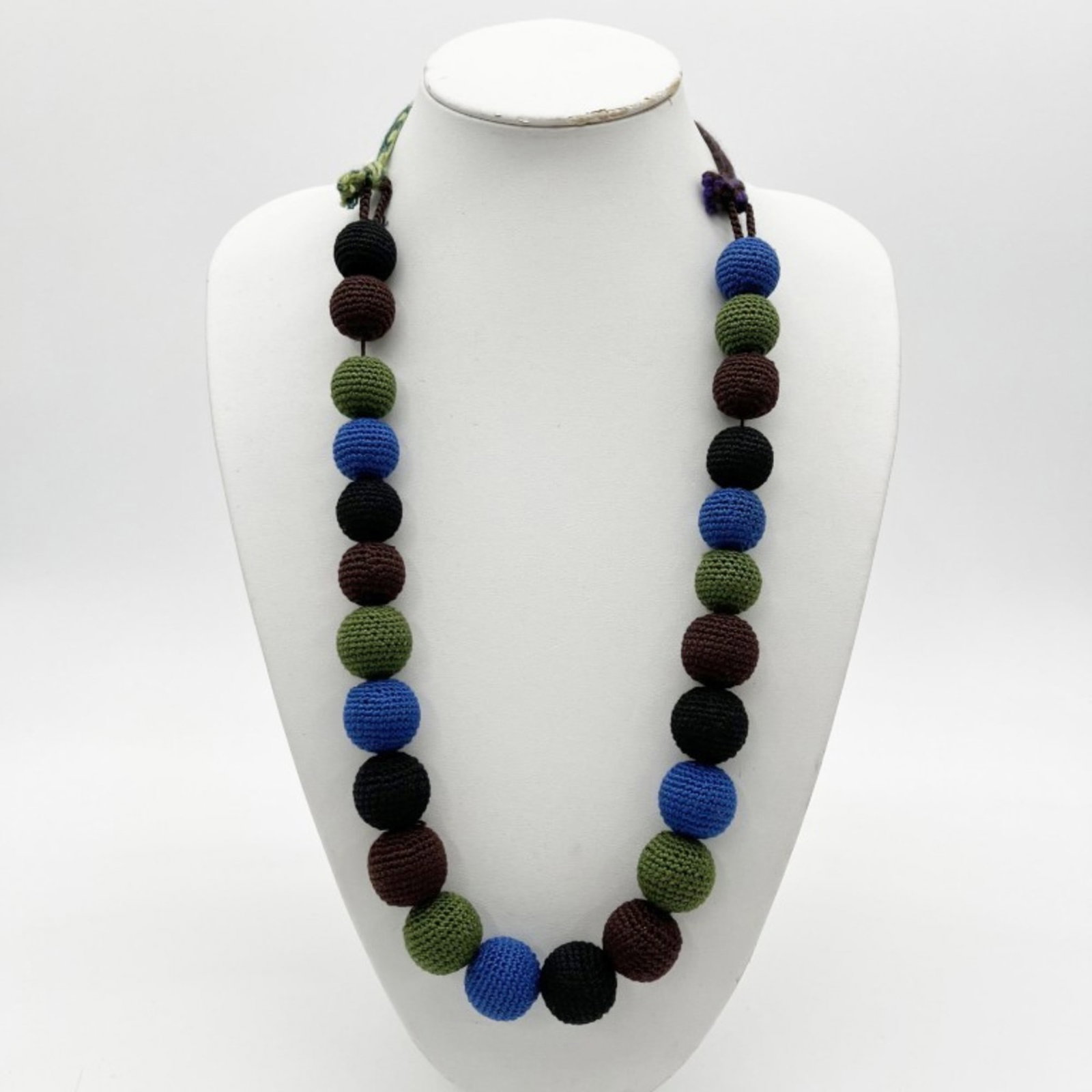 Prada Necklace P7133 Women Multicolor Cotton: Prada Necklace P7133 Women Multicolor Cotton The Prada Necklace P7133 Women Multicolor Cotton features a unique multicolor design, making it a standout piece. Made from cotton, this necklace boasts a