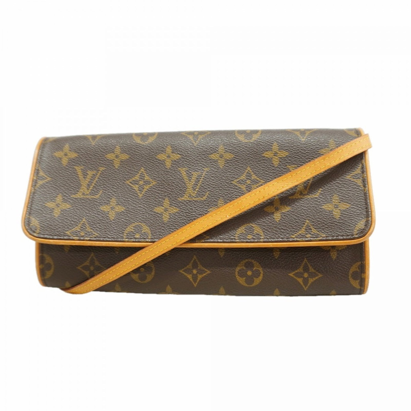 Shoulder bag by Louis Vuitton: Shoulder bag by Louis Vuitton Brown Louis Vuitton shoulder bag with a classic design, measuring 12cm x 24.5cm x 3cm. The bag shows signs of usage, including scratches and dirt, but remains in good