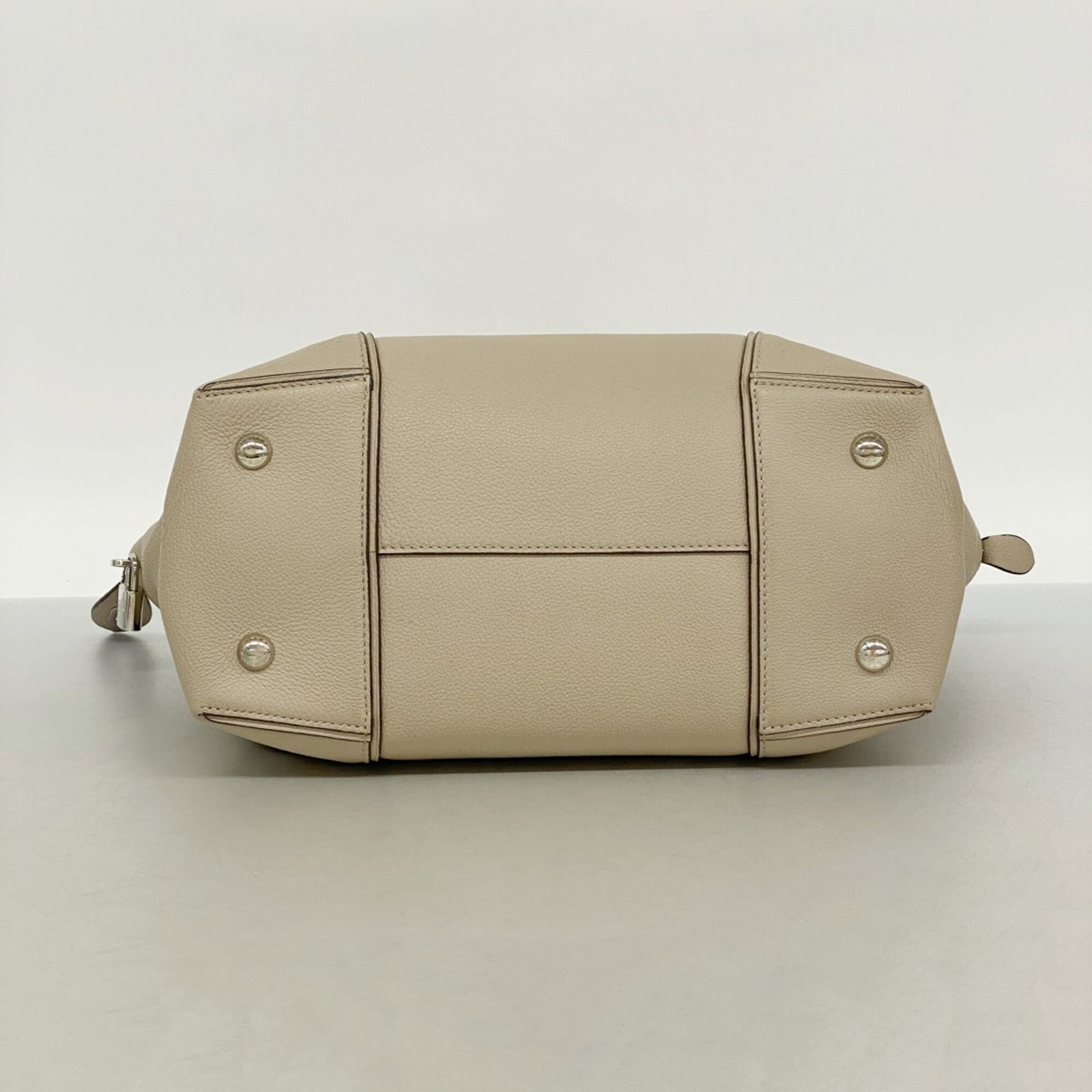 Louis Vuitton Handbag - 3
