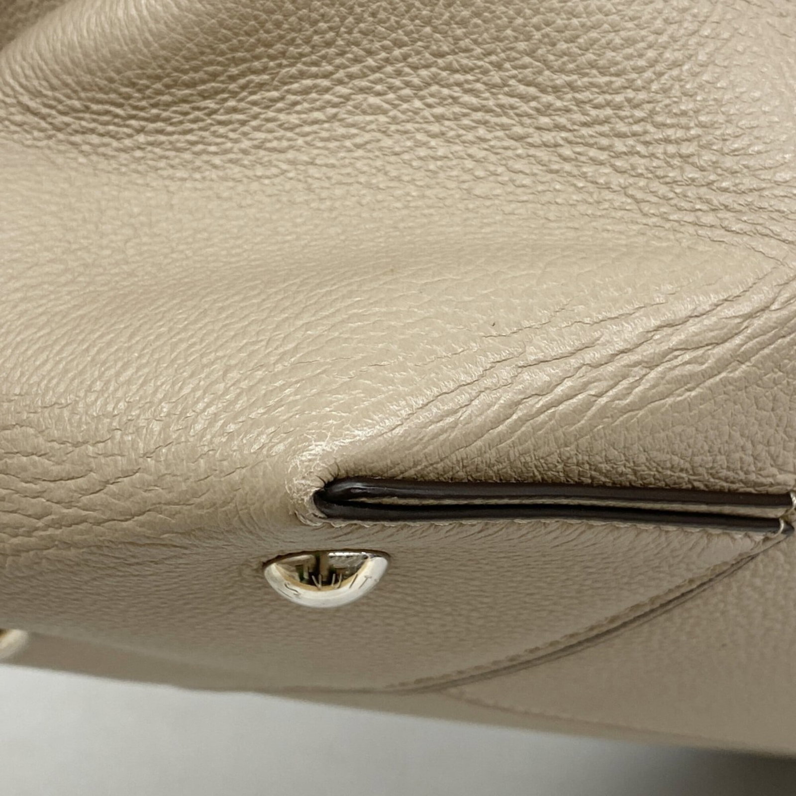 Louis Vuitton Handbag - 6