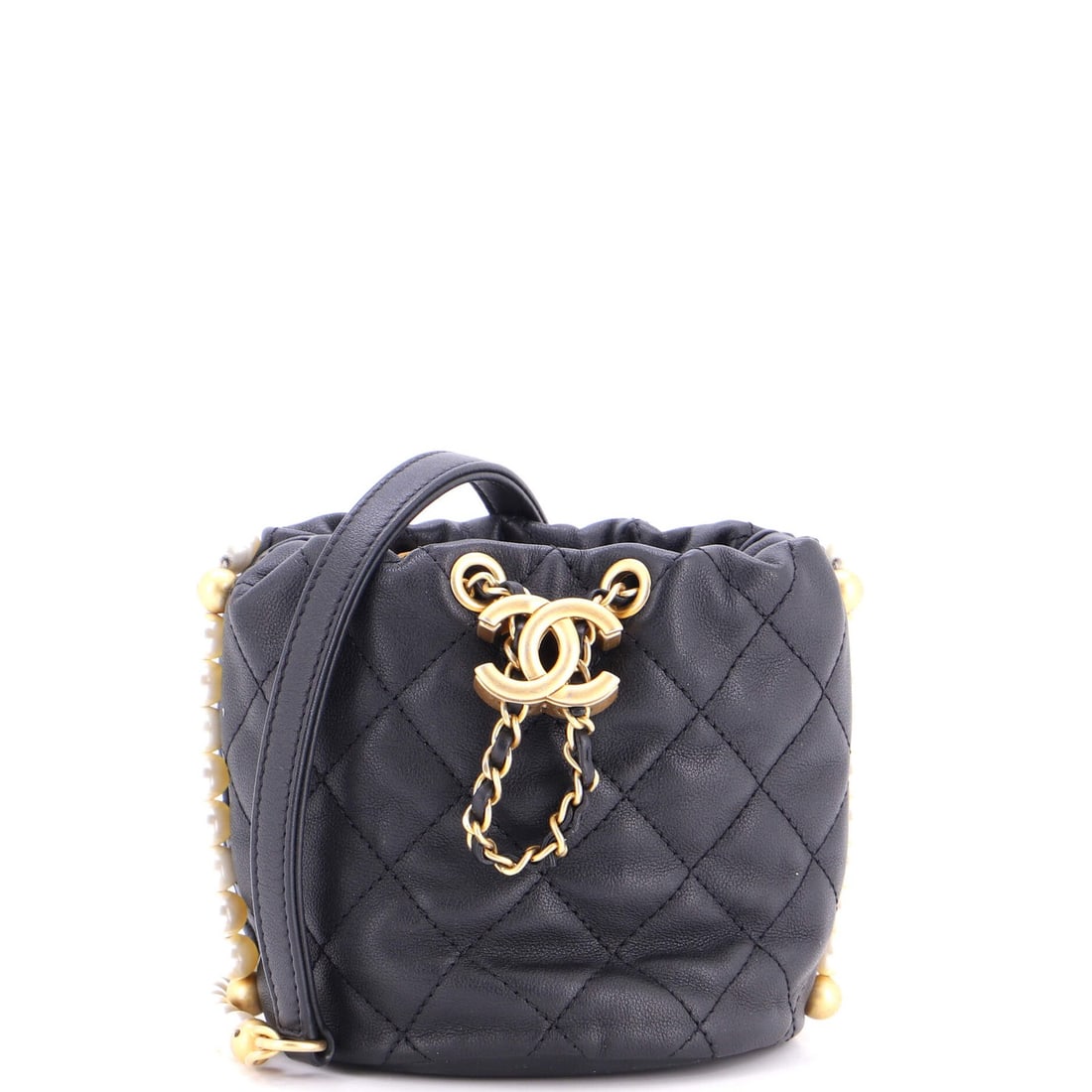 Chanel About Pearls Bucket Bag Quilted Calfskin Mini: Chanel About Pearls Bucket Bag Quilted Calfskin Mini The Chanel About Pearls Bucket Bag Quilted Calfskin Mini boasts a sleek, quilted design in black leather, with a striking red interior. This mini b