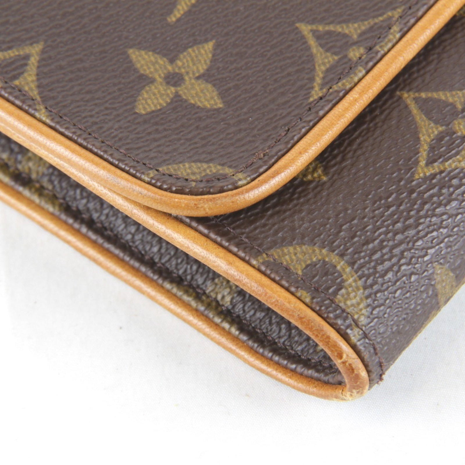 Shoulder bag with monogram by Louis Vuitton - 4