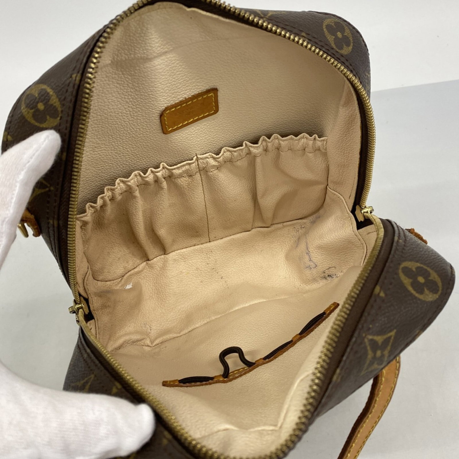 Louis Vuitton Handbag - 4