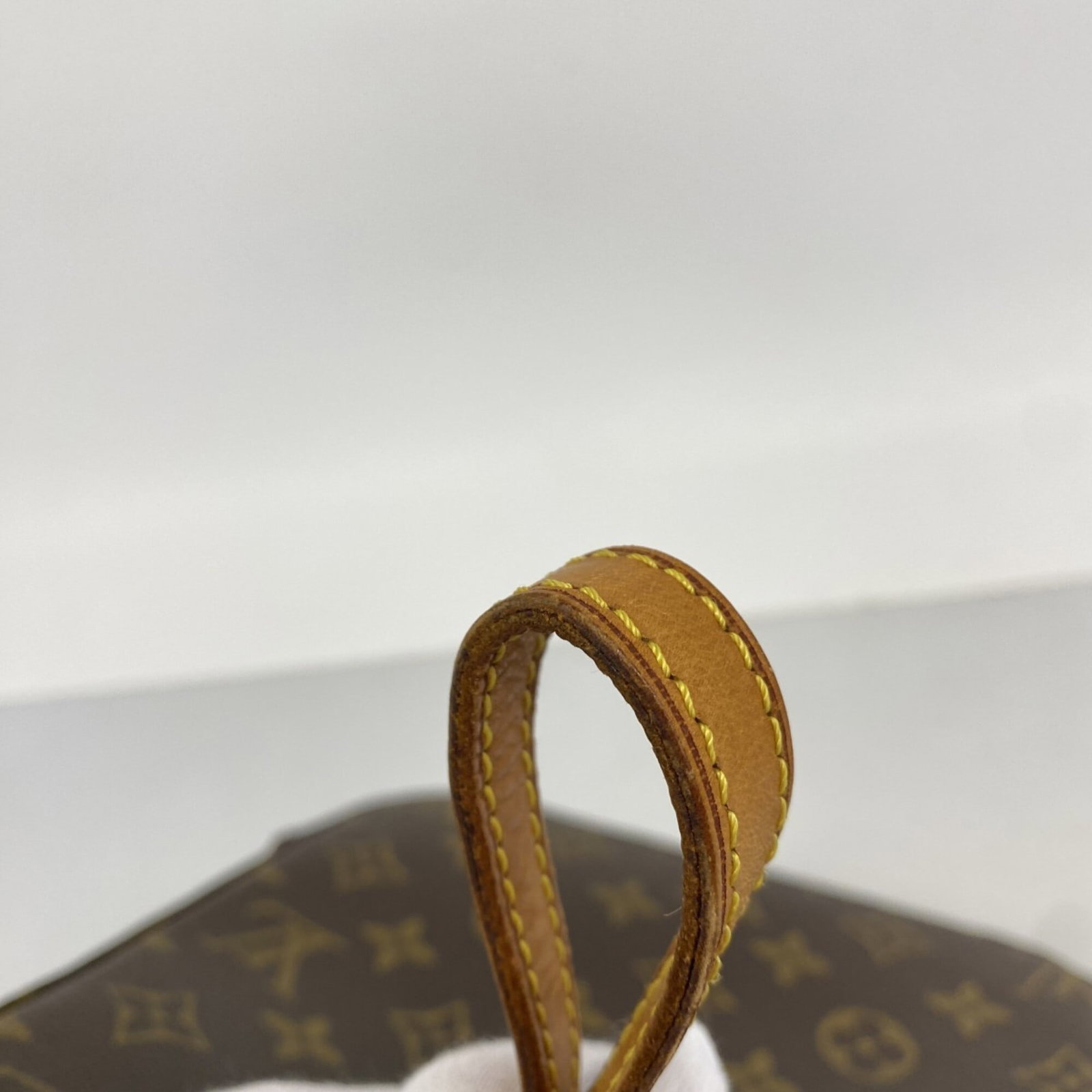 Louis Vuitton Handbag - 8