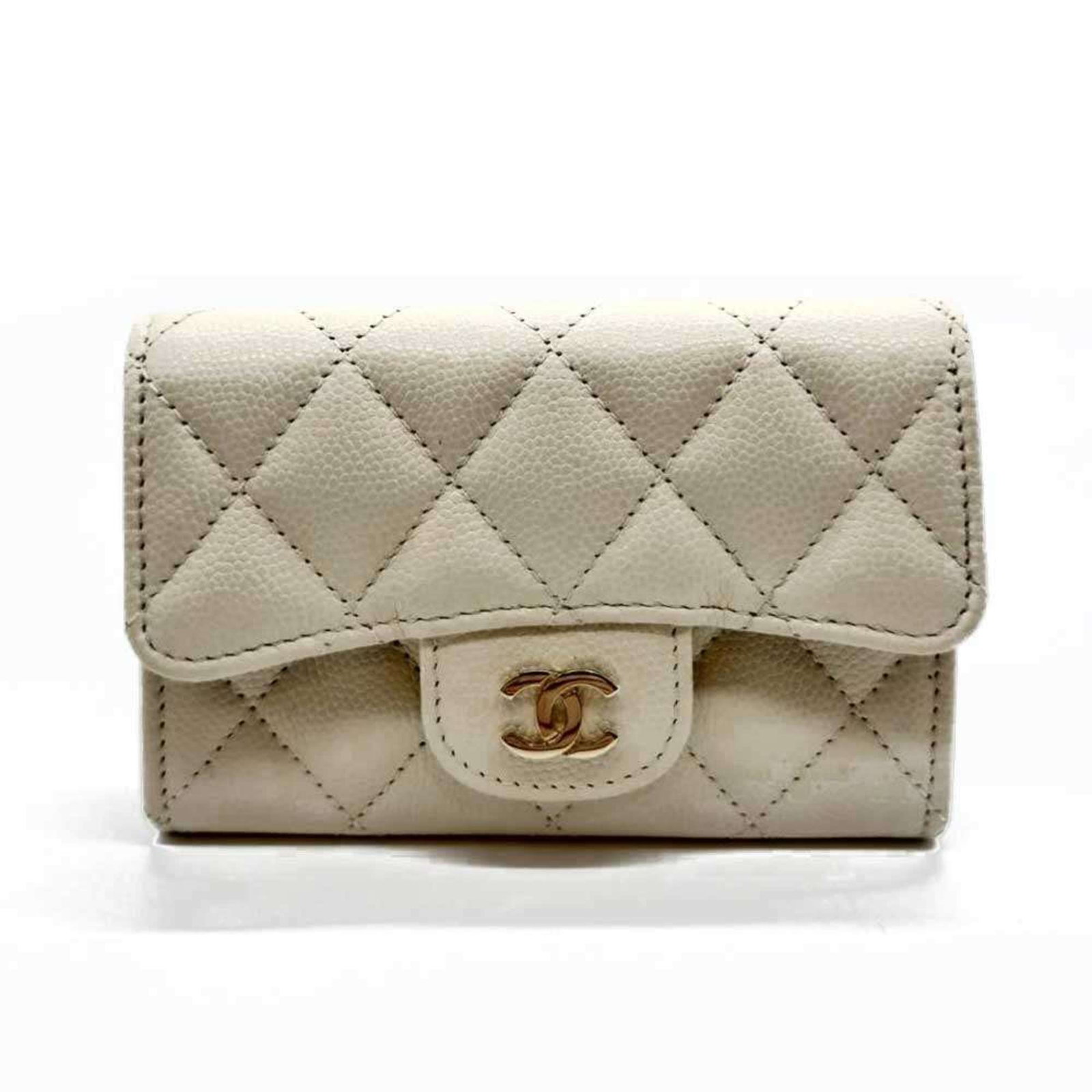 Calfskin card case by Chanel: Calfskin card case by Chanel Champagne Gold and White Grained Calfskin card case by Chanel, in very good condition with hardly any traces of usage. This classic design showcases the timeless elegance