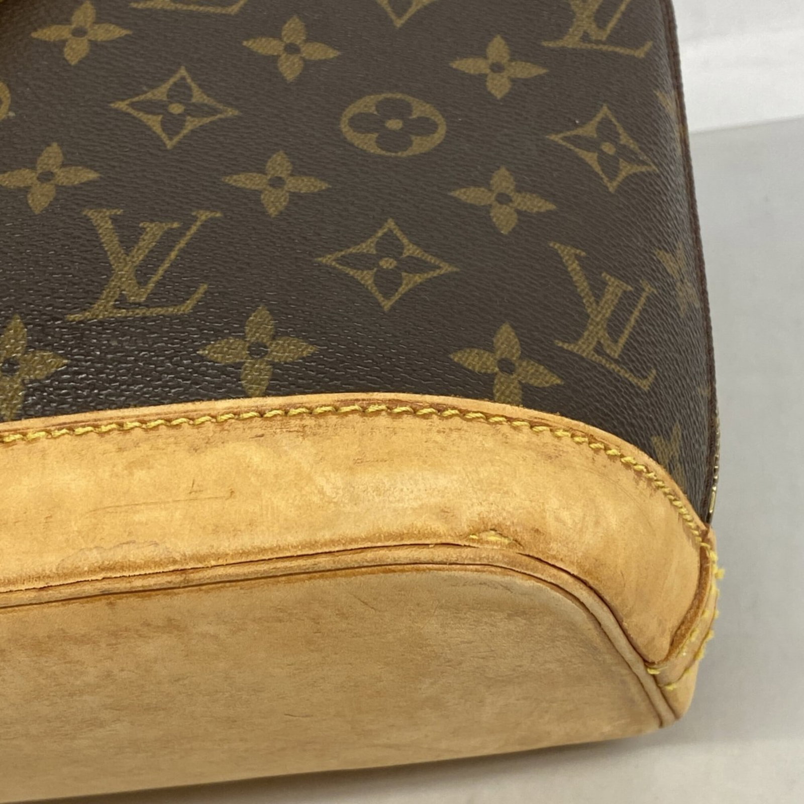 Louis Vuitton Handbag - 7