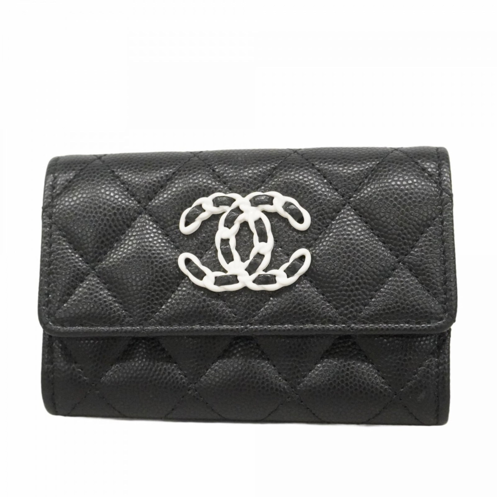 Calfskin card case by Chanel: Calfskin card case by Chanel Used Grained Calfskin Card Case by Chanel in Black. This card case features high-quality, grained calfskin material and bears a signature. In very good condition with