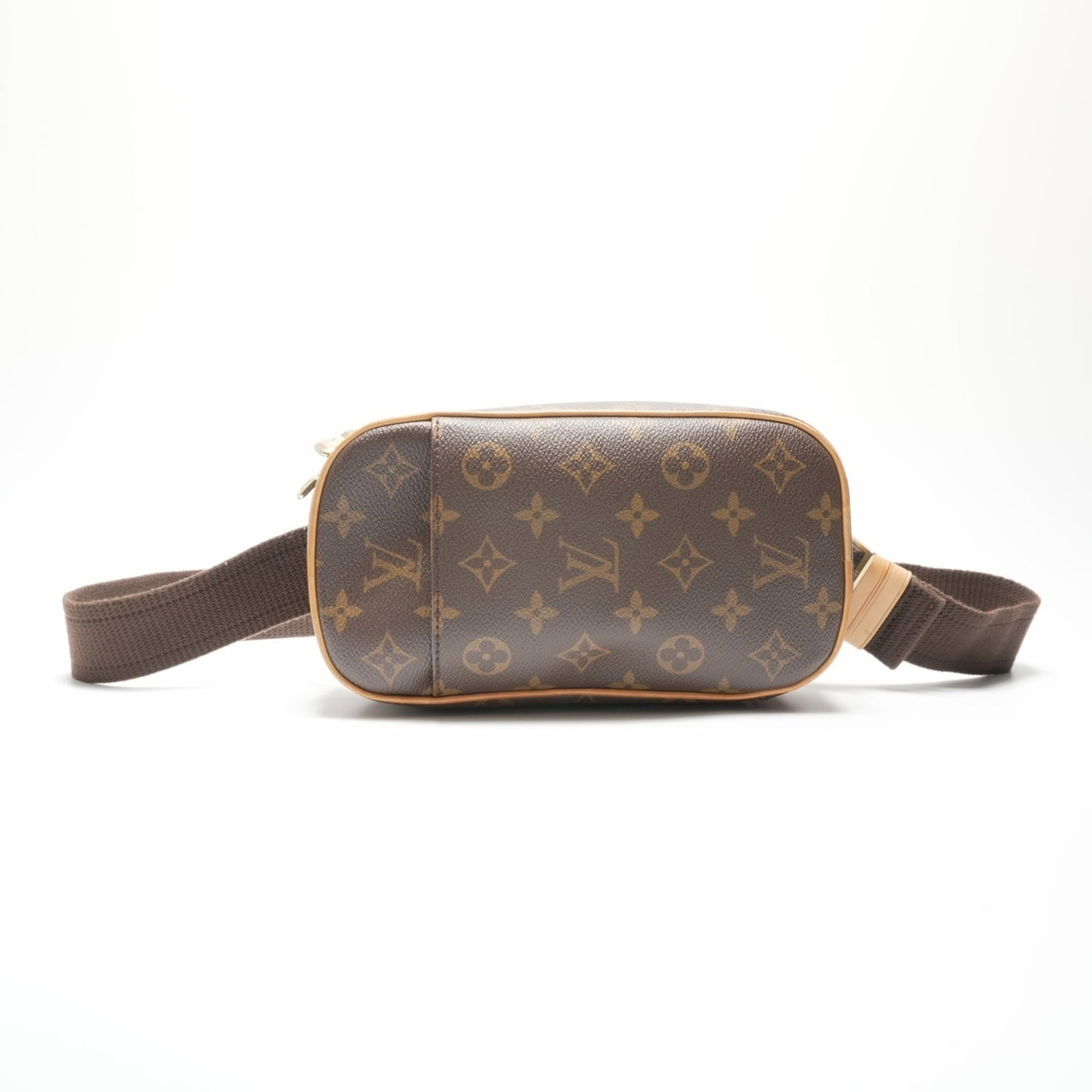 Shoulder bag with monogram by Louis Vuitton: Shoulder bag with monogram by Louis Vuitton Brown Monogram Louis Vuitton Shoulder Bag. This used, very good condition bag features the iconic monogram pattern and has a sturdy strap length of 122cm. W