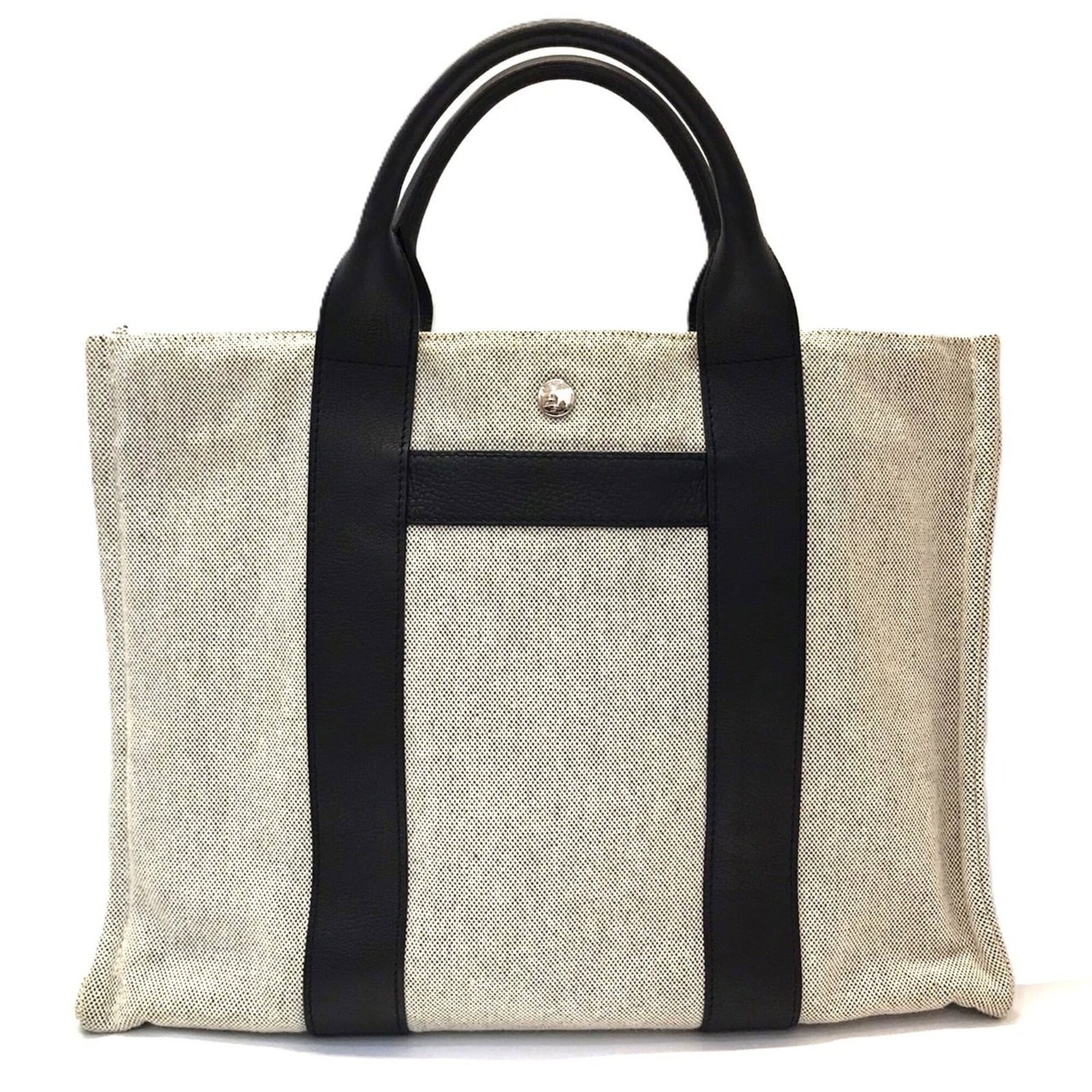 Hermes Handbag Negonda Leather Toile H: Hermes Handbag Negonda Leather Toile H Negonda Leather Toile H Handbag from Hermes - A Timeless Classic. This used Negonda leather handbag features the iconic Toile H design, showcasing a unique and