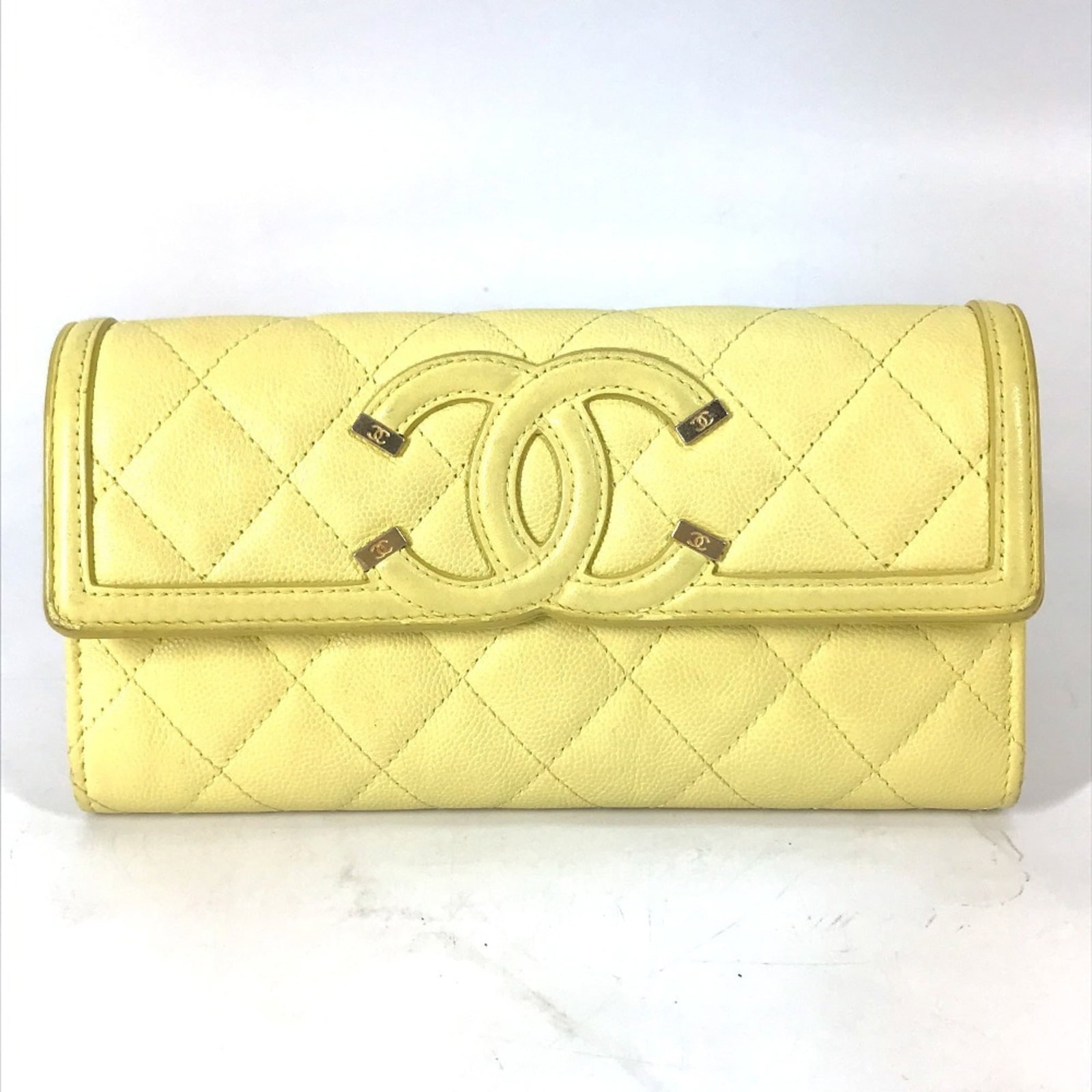 Chanel Long Wallet (Bi-Fold) Grained Calfskin: Chanel Long Wallet (Bi-Fold) Grained Calfskin Chanel's iconic bi-fold wallet features a classic design with a timeless yellow color, crafted from high-quality grained calfskin. Measuring 10.5cm x 19.5