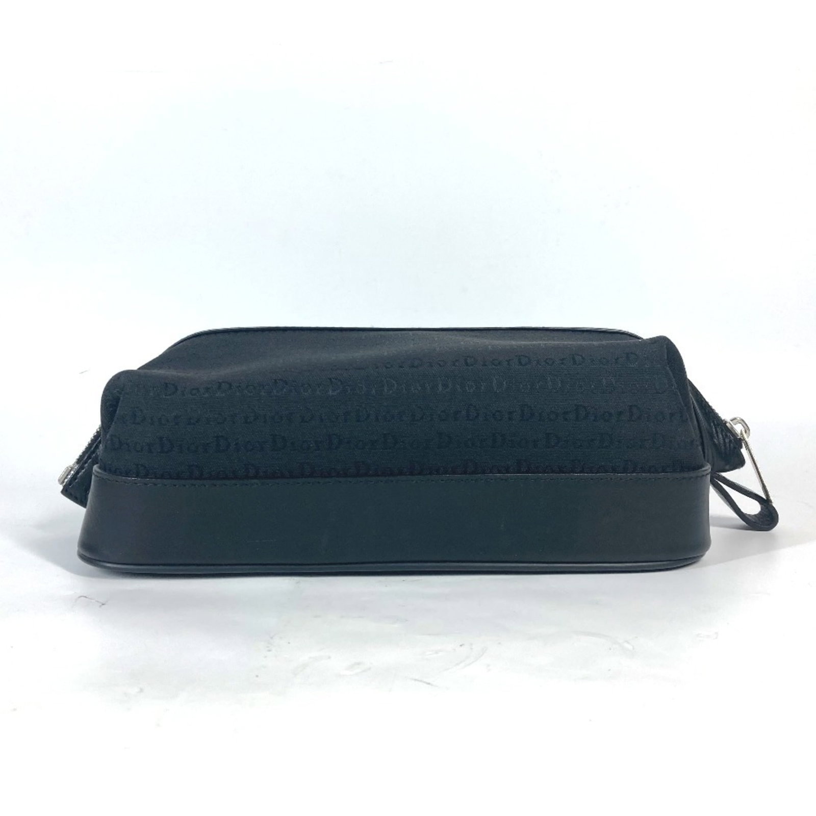 Canvas Leather Pouch Dior Christian: Canvas Leather Pouch Dior Christian Canvas Leather Pouch Dior Christian - A stylish and versatile accessory. This canvas leather pouch features a sleek black design, bearing the iconic Dior brand.
