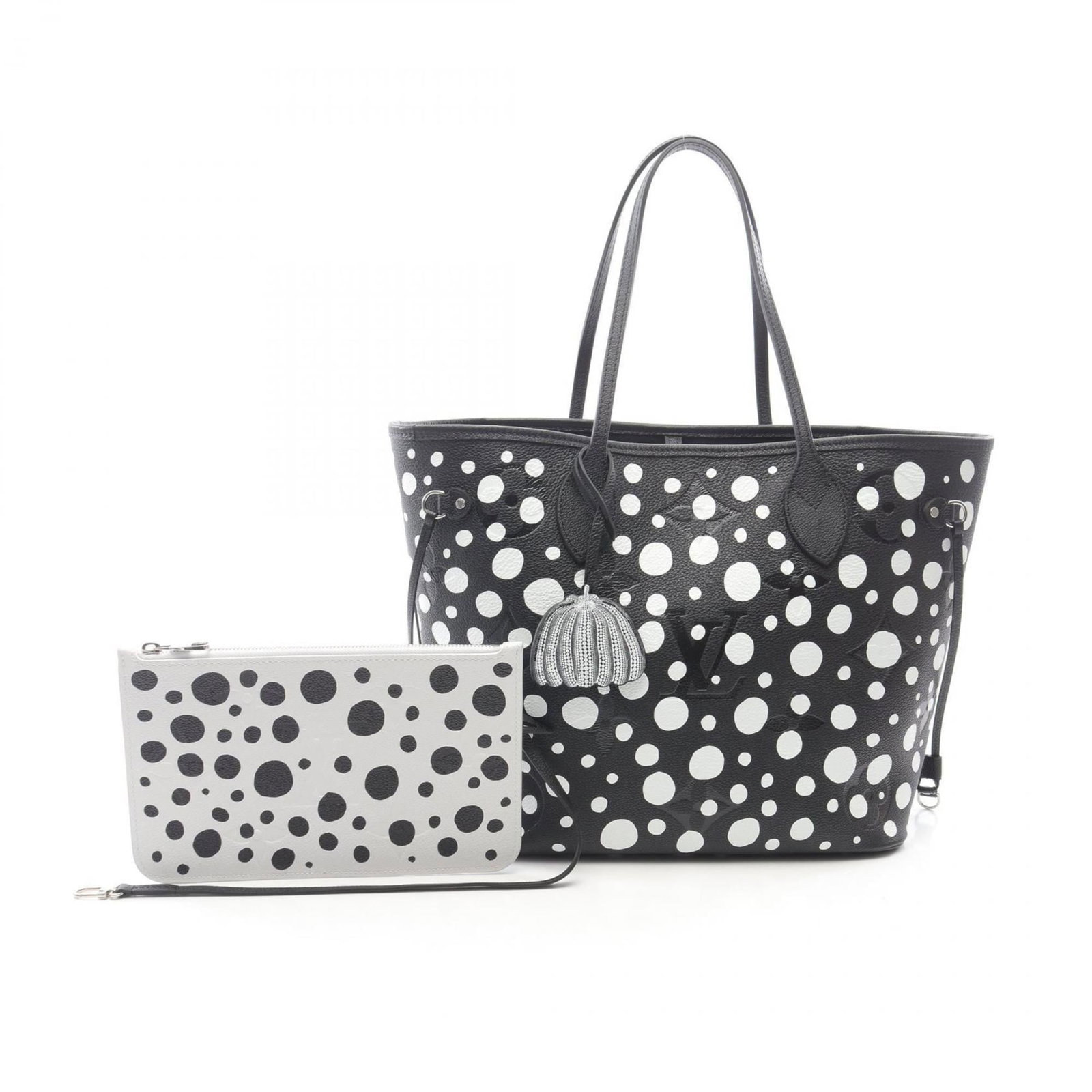 Leather tote bag from Louis Vuitton: Leather tote bag from Louis Vuitton Black and white leather Louis Vuitton tote bag, measuring 29cm x 32cm x 16cm. The bag features a classic design with some minor scratches and dirt visible, but