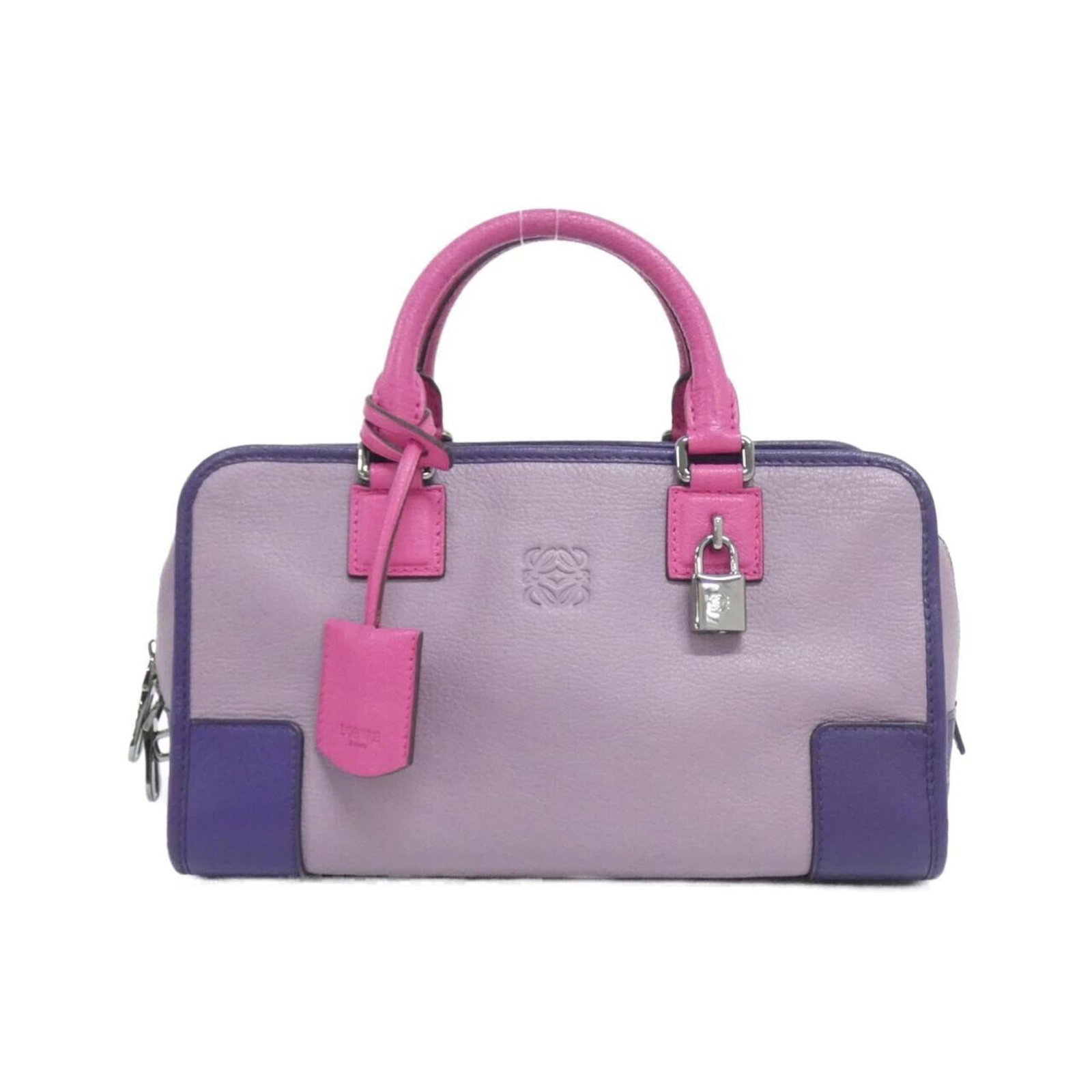 Leather Handbag Loewe: Leather Handbag Loewe This pre-owned Loewe handbag boasts a rich, supple goatskin exterior in silver hardware, adding an air of sophistication to its classic design. Measuring 17cm x 29cm x 13cm, it