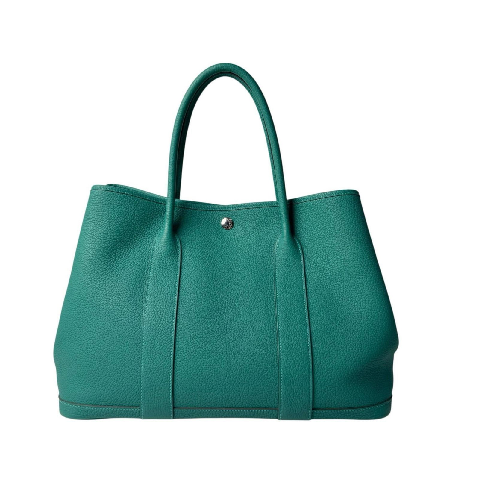 Handbag Hermes Leather: Handbag Hermes Leather This used Hermes leather handbag features a classic design with a rich, supple leather exterior. Measuring 24.5cm x 49cm x 18cm, it has a timeless size that suits various styles