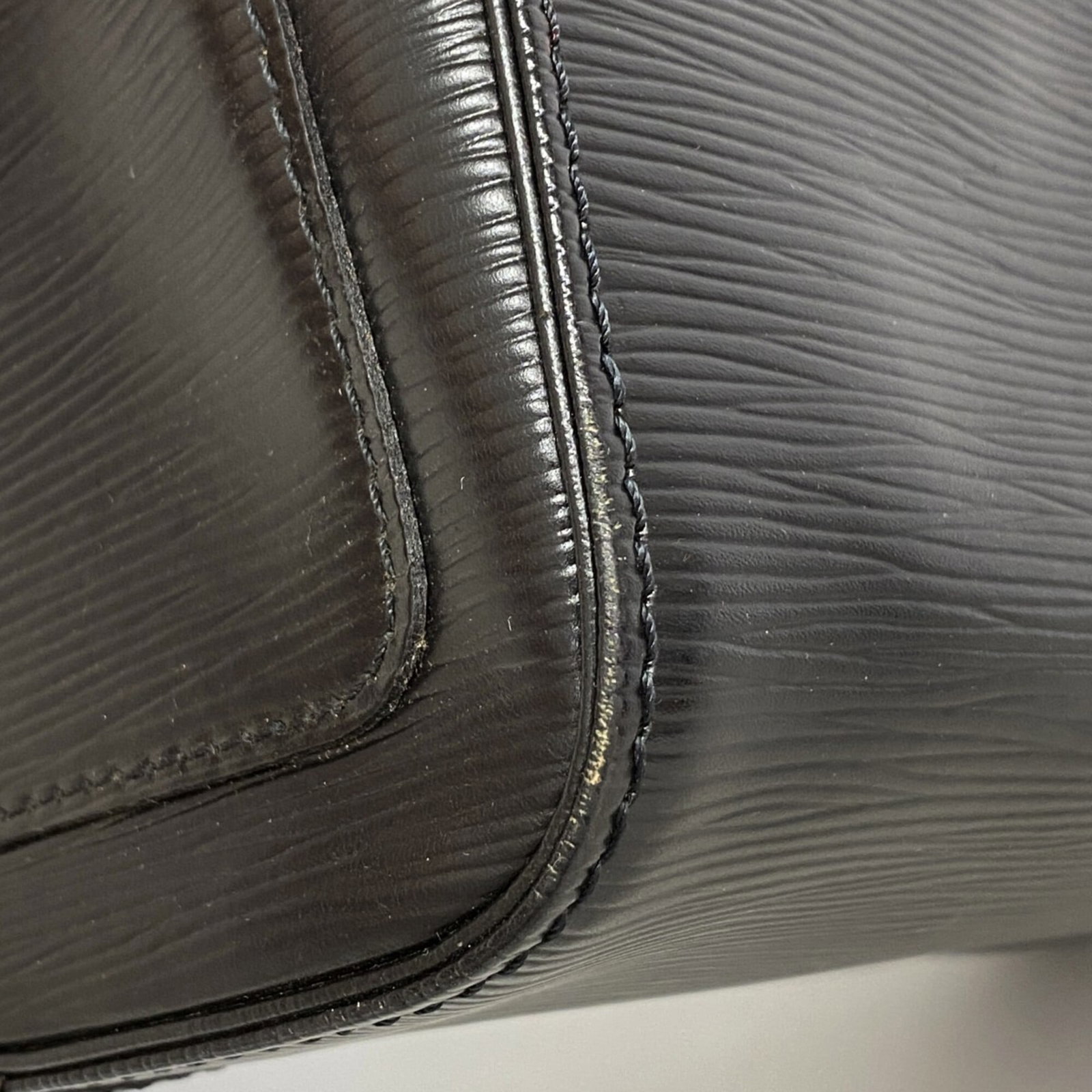 Louis Vuitton Handbag - 6