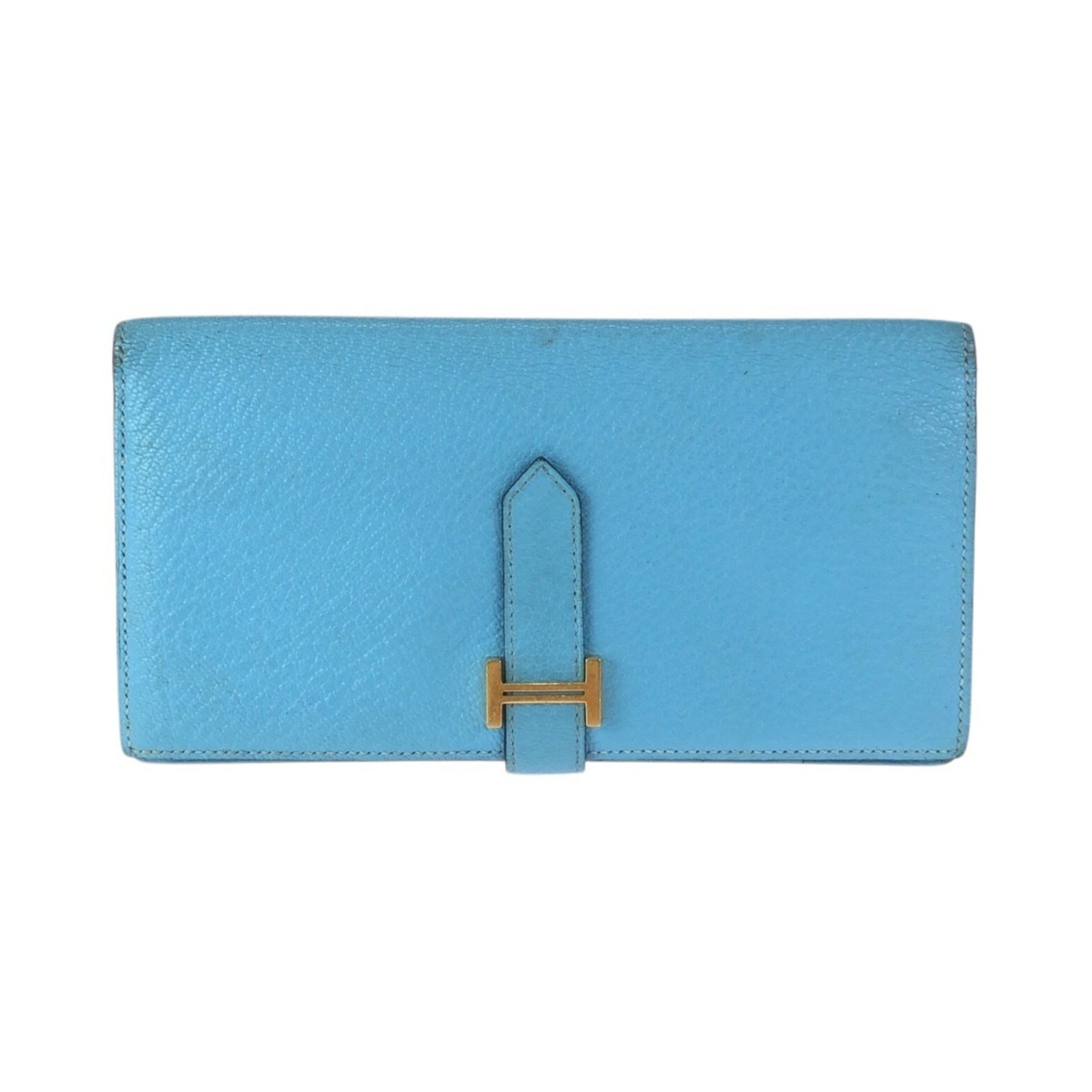 Hermes Long Wallet (Bi-Fold) Epsom Leather: Hermes Long Wallet (Bi-Fold) Epsom Leather Epsom leather in light blue, a classic and timeless design. This long bi-fold wallet features a subtle sheen and a sophisticated silhouette. With its Epsom