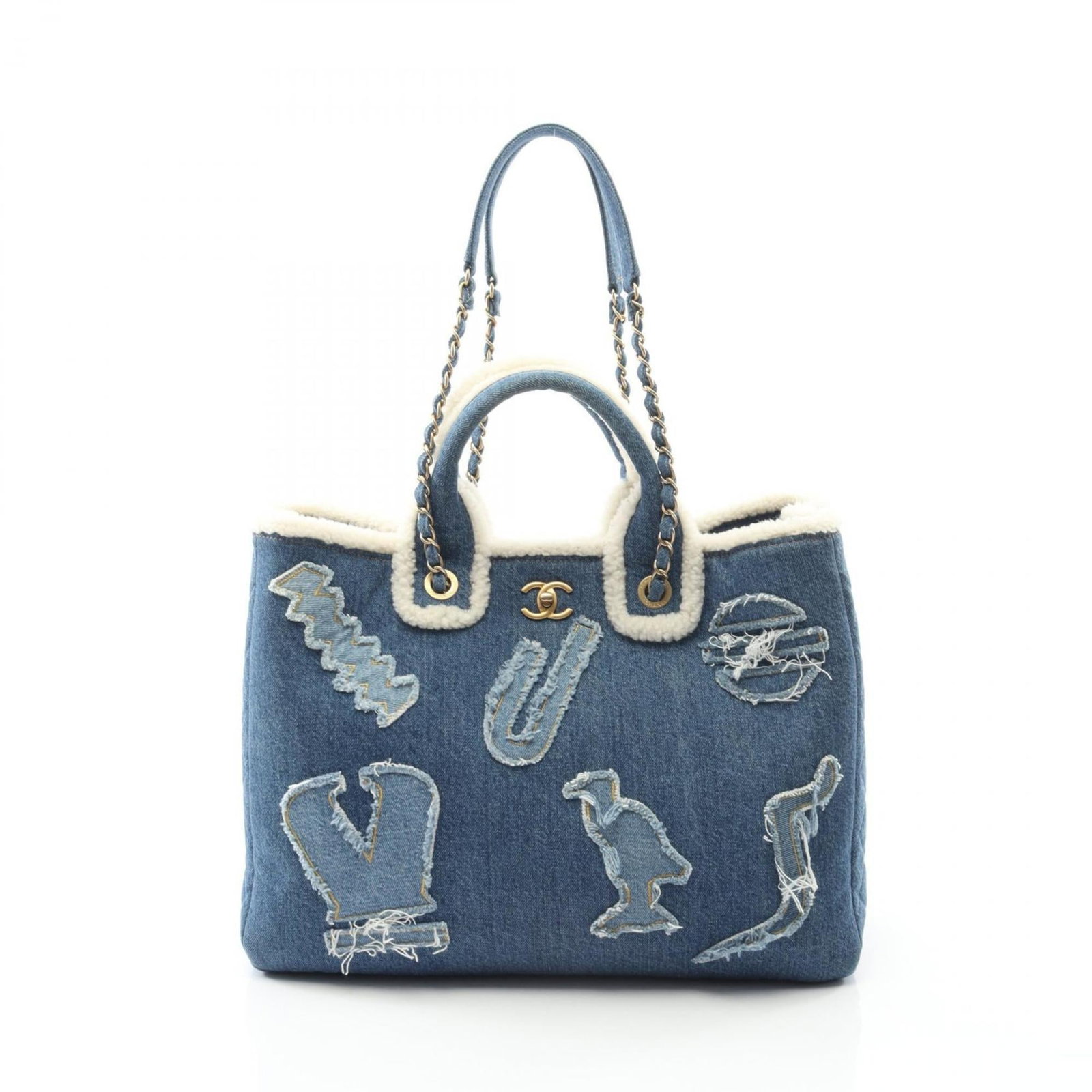 Chanel tote bag denim leather: Chanel tote bag denim leather Chanel's iconic denim leather tote bag boasts a striking blue and white Mouton pattern, perfectly balanced by its sturdy yet stylish design. Measuring 30cm x 40cm x 15.5c