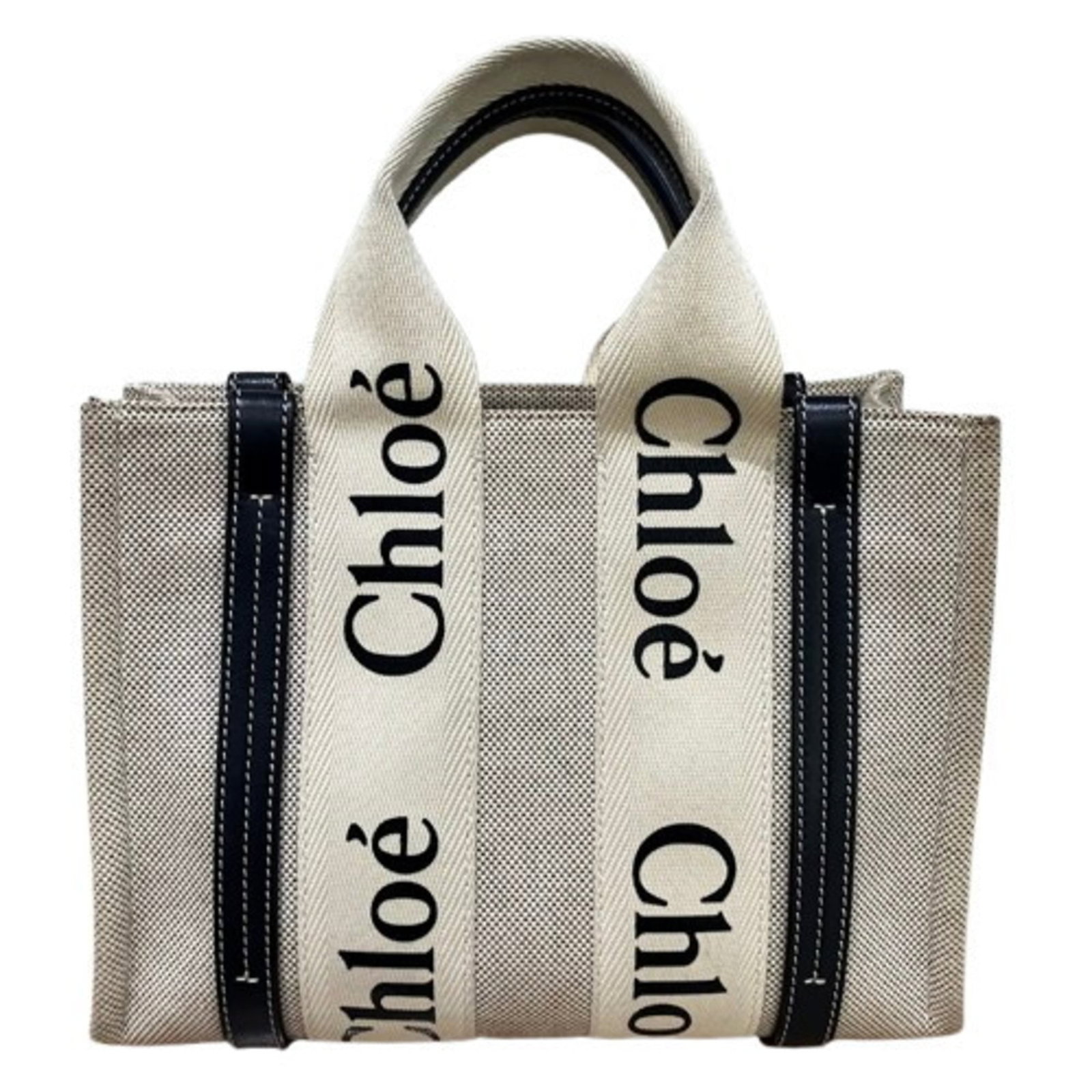 Canvas Handbag of Chlo: Canvas Handbag of Chlo Canvas Handbag in Beige, with visible traces of usage and minor scratches. This used handbag measures 20cm x 25.5cm x 7.5cm and features a canvas material. It bears a