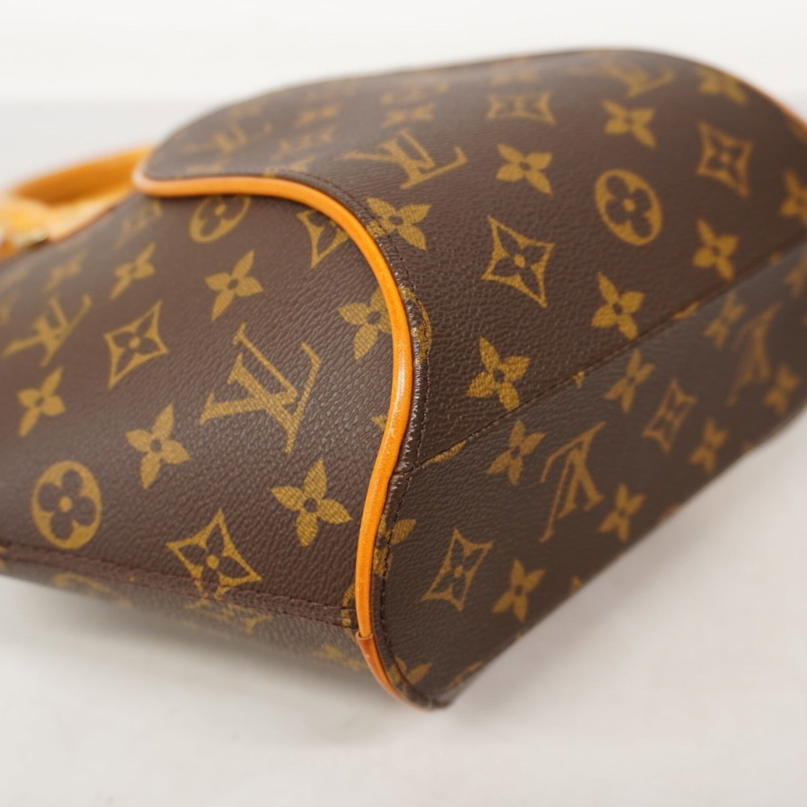 Louis Vuitton Handbag - 8