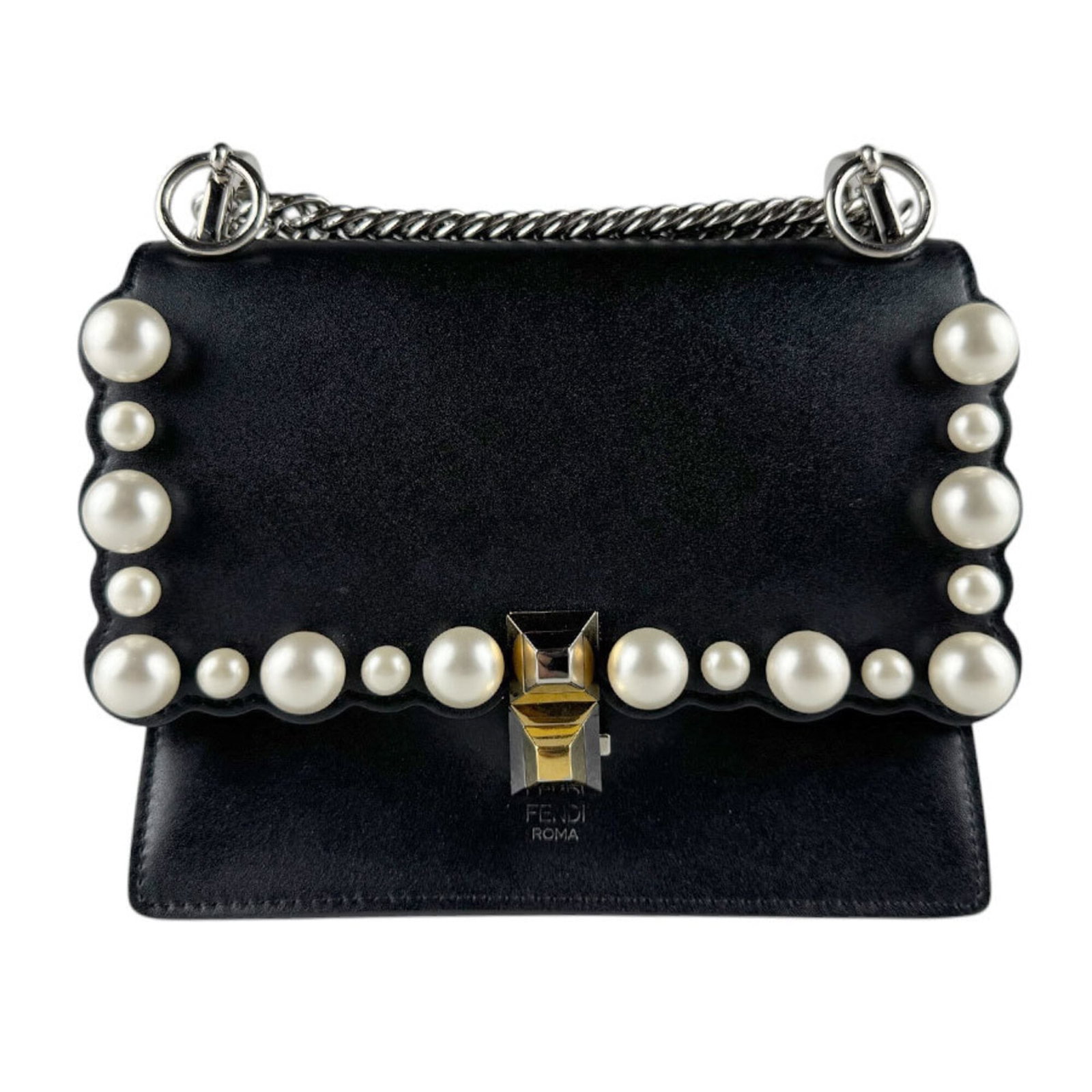Fendi Shoulder Bag Leather: Fendi Shoulder Bag Leather Black Fendi shoulder bag made from high-quality leather, featuring a classic design with subtle scratches and signs of usage. The bag measures 16cm x 18cm x 8cm and is in