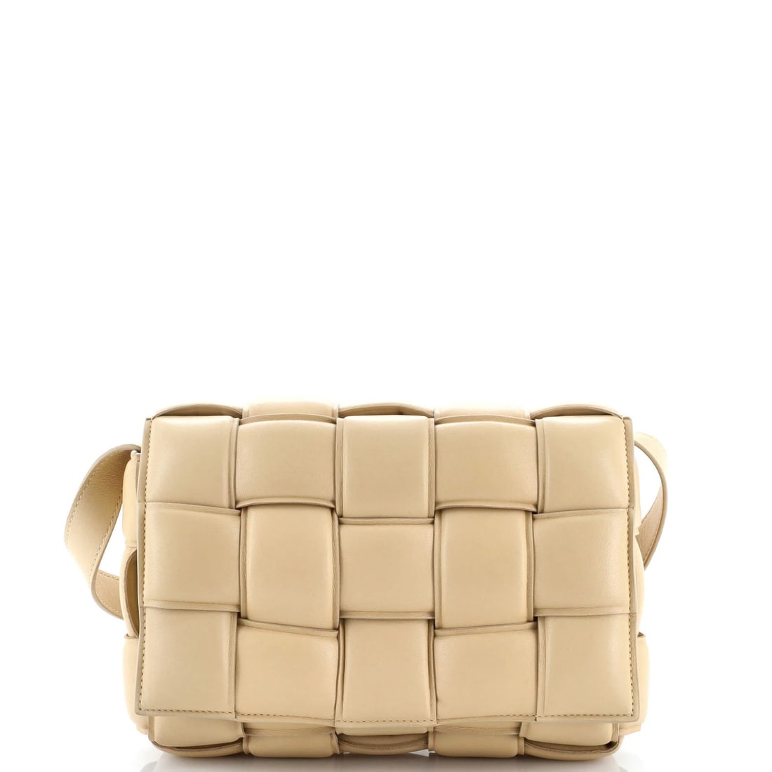 Maxi Cassette Leather Intrecciato Padded Crossbody Bag Bottega: Maxi Cassette Leather Intrecciato Padded Crossbody Bag Bottega Bottega Veneta's Cassette Crossbody Bag boasts an all-leather exterior with intricate Intrecciato woven details, adding a touch of