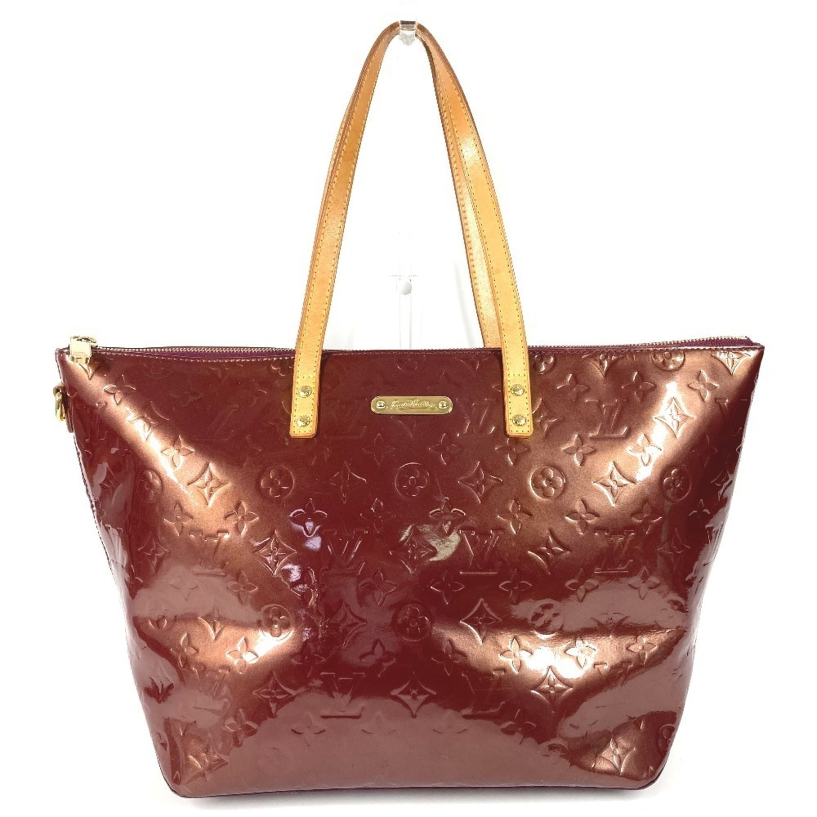 Shoulder bag in canvas tote with monogram vernis from Louis Vuitton: Shoulder bag in canvas tote with monogram vernis from Louis Vuitton Monogram Vernis canvas tote from Louis Vuitton, featuring the iconic monogram pattern in purple. This shoulder bag has a classic
