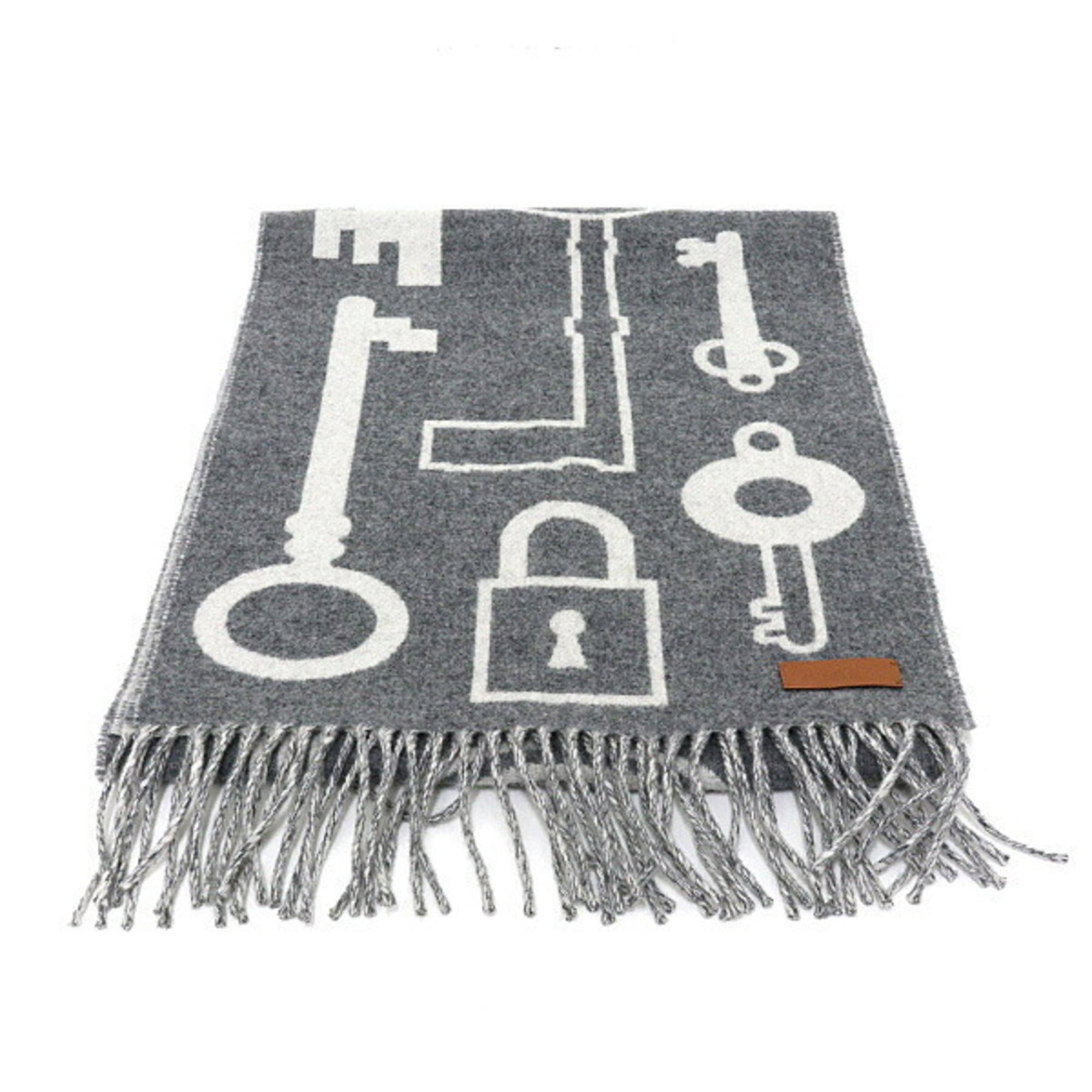 Hermes Shawl Cashmere: Hermes Shawl Cashmere Cashmere Shawl from Hermes, featuring a soft gray color and made from high-quality cashmere material. This shawl measures 1.75m x 31cm in size, making it a stylish accessory for 