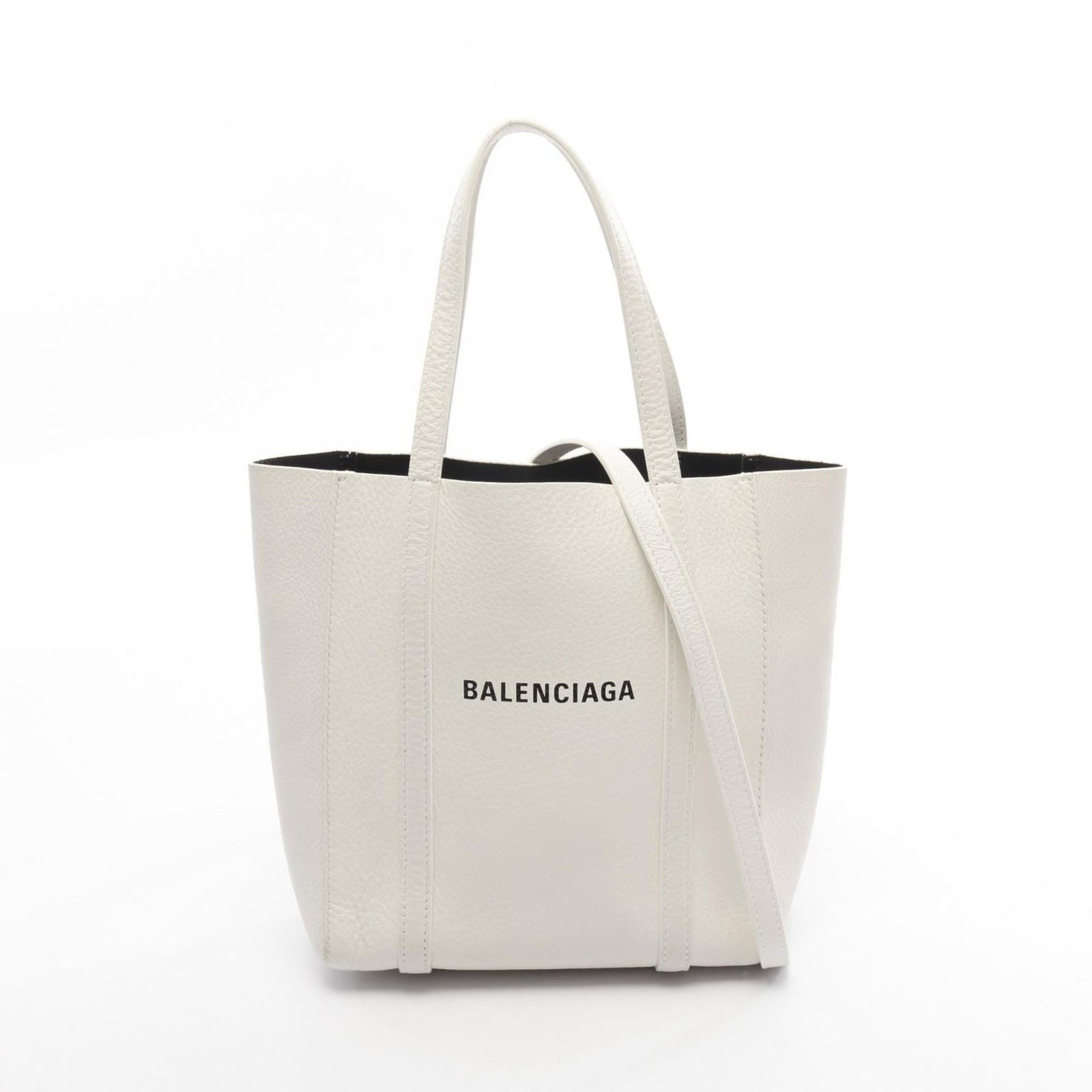Balenciaga Tote Bag Leather: Balenciaga Tote Bag Leather White leather Balenciaga tote bag with traces of usage, scratches, and dirt. The bag's classic design and timeless style make it a versatile everyday accessory. Measuring