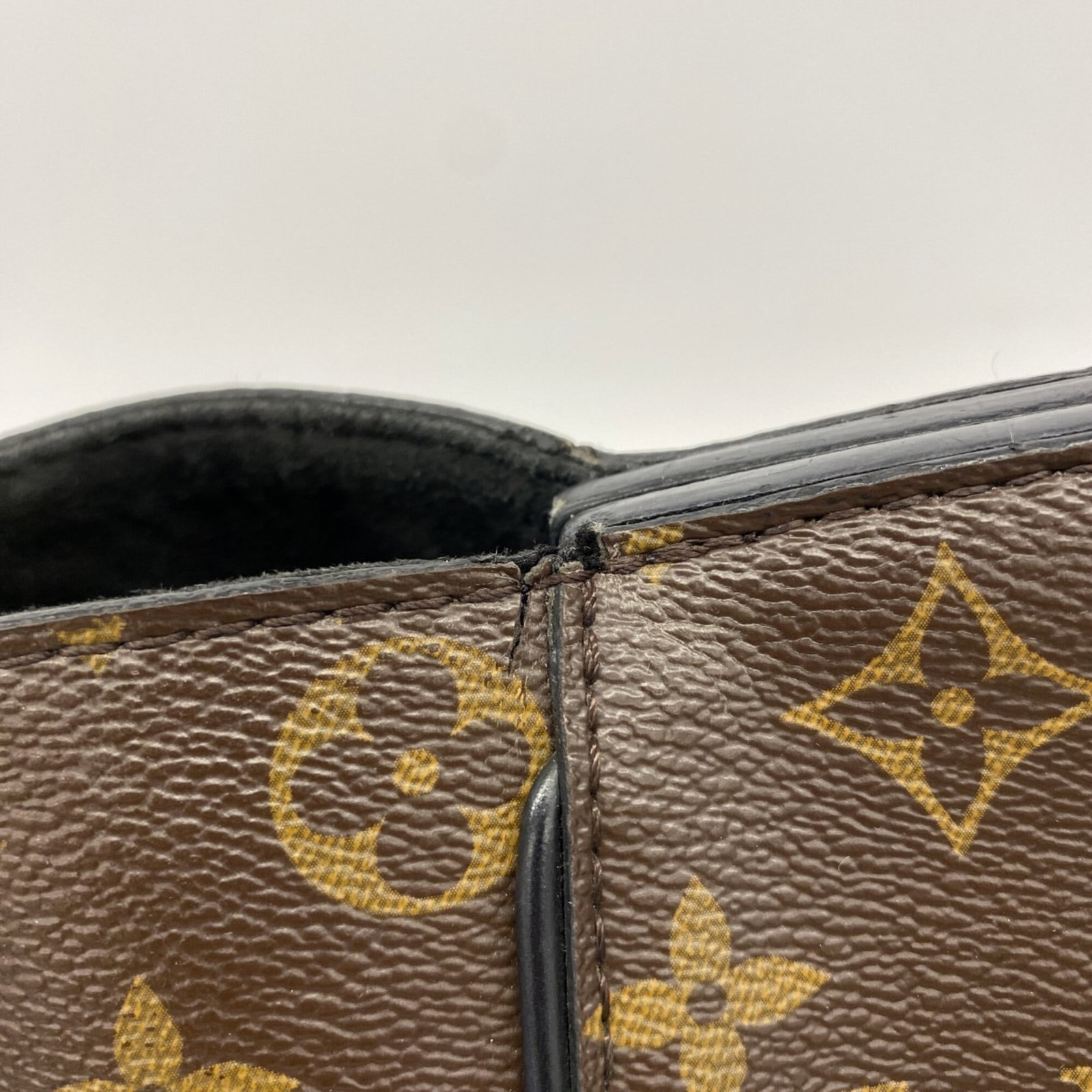 Louis Vuitton Handbag - 6