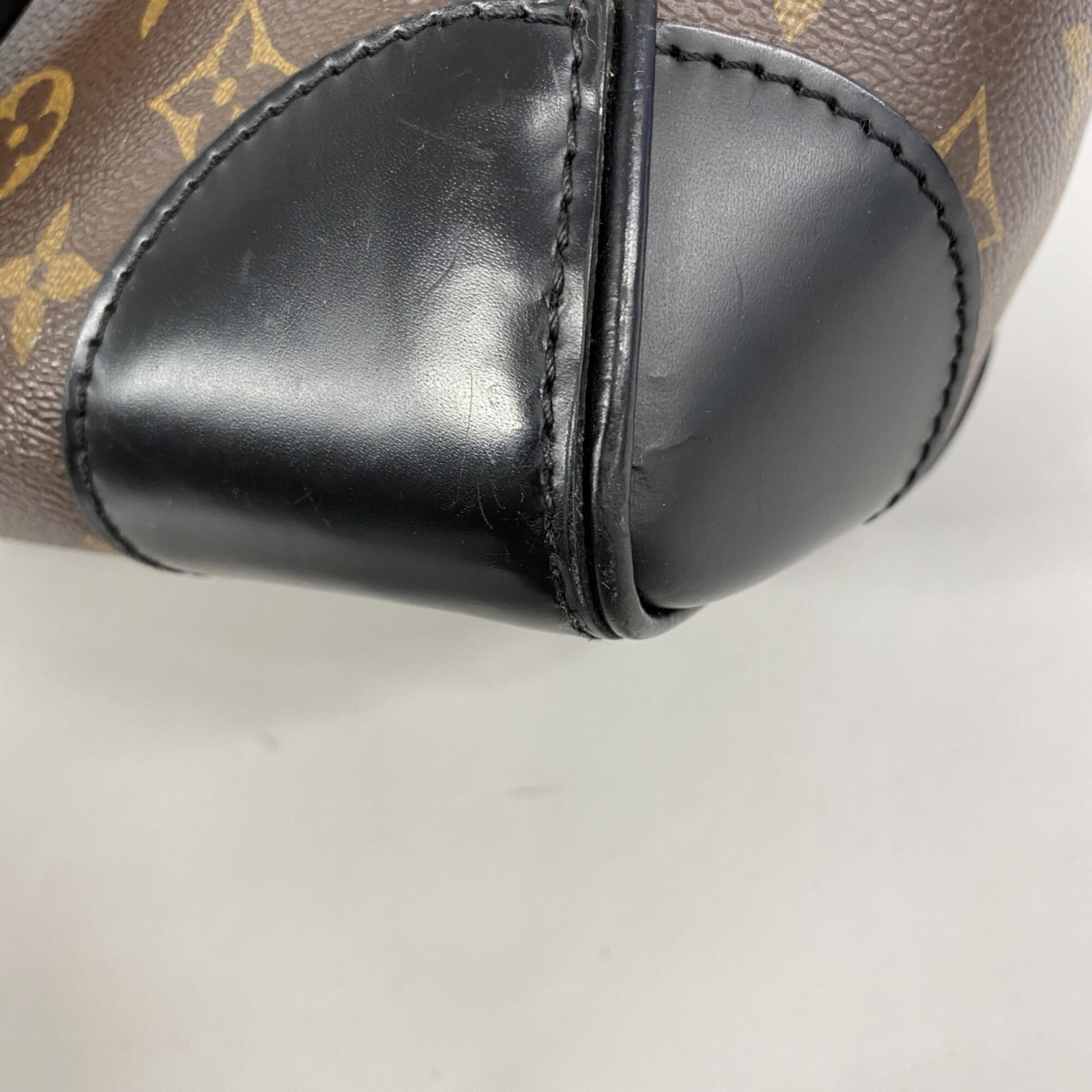 Louis Vuitton Handbag - 7