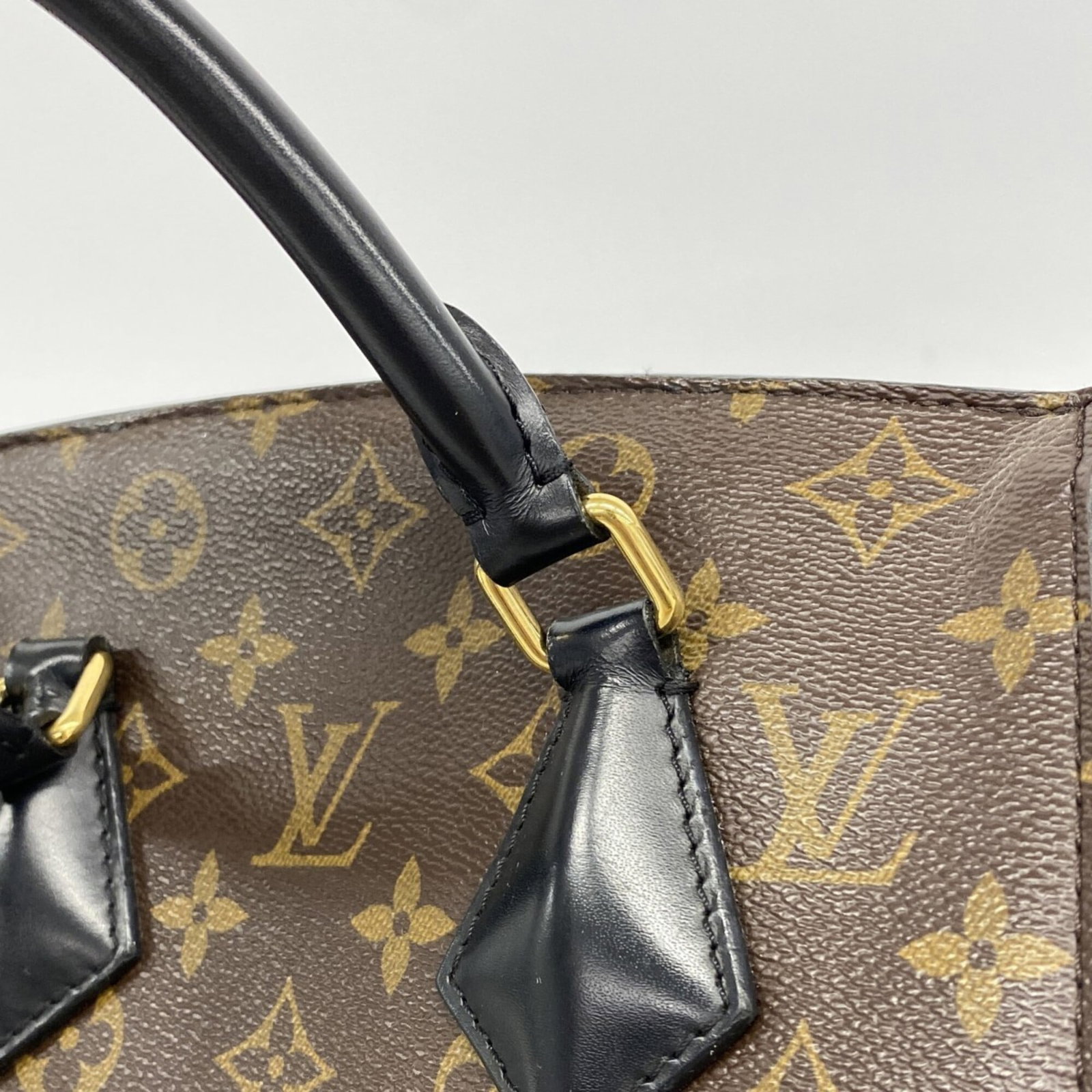 Louis Vuitton Handbag - 9